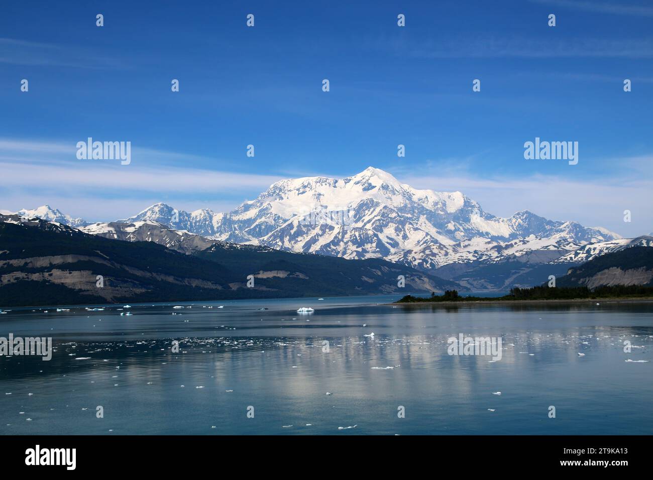 Vue sur le sommet du mont Saint Elias en Alaska, aux États-Unis, en Amérique du Nord Banque D'Images