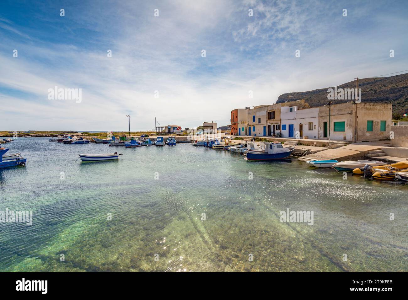 Petit port et village de Punta Lunga, Favignana Banque D'Images