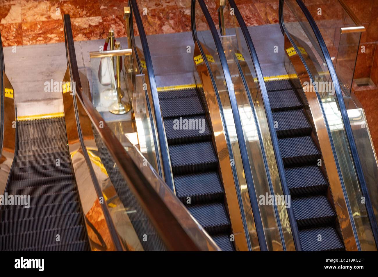 escalators dans la tour trump Banque D'Images