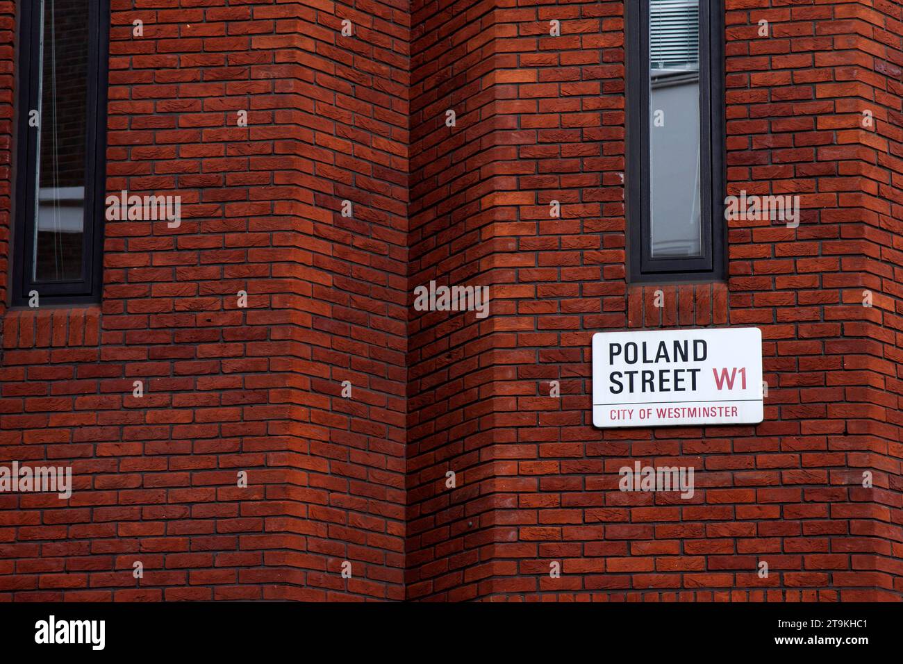 Poland Street W1 signe sur fond de mur de brique rouge dans le centre de Londres Banque D'Images