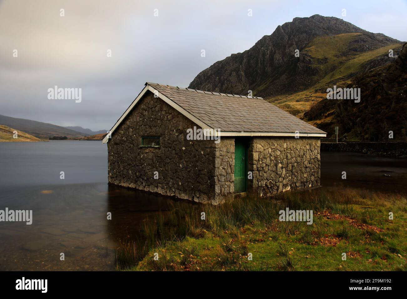 Vallée d'Ogwen avec Tryfan debout Banque D'Images