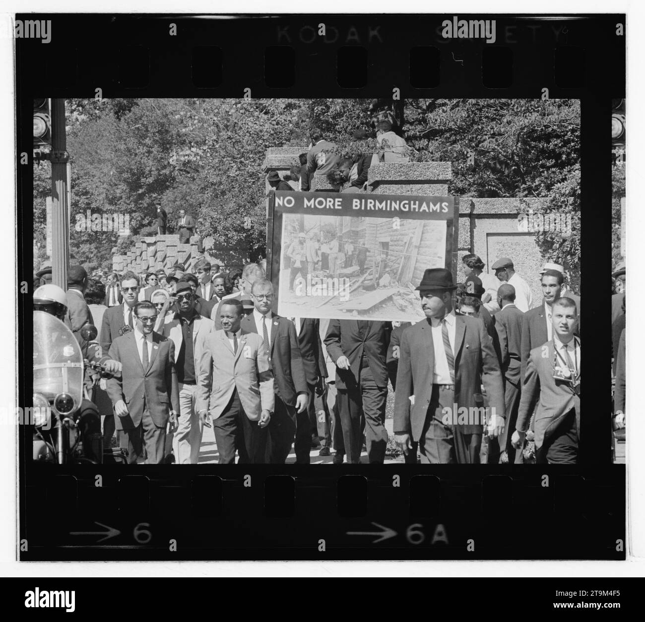 Le Congrès de l'égalité raciale organise une marche dans la capitale nationale à la mémoire des quatre filles afro-américaines tuées dans un attentat à la bombe à motivation raciale à la 16th Street Baptist Church à Birmingham, Alabama, Washington, District de Columbia, 9/22/1963. (Photo de Thomas O'Halloran/US News et World Report Magazine Collection) Banque D'Images Le Congrès de l'égalité raciale organise une marche dans la capitale nationale à la mémoire des quatre filles afro-américaines tuées dans un attentat à la bombe à motivation raciale à la 16th Street Baptist Church à Birmingham, Alabama, Washington, District de Columbia, 9/22/1963. (Photo de Thomas O'Halloran/US News et World Report Magazine Collection) Banque D'Images