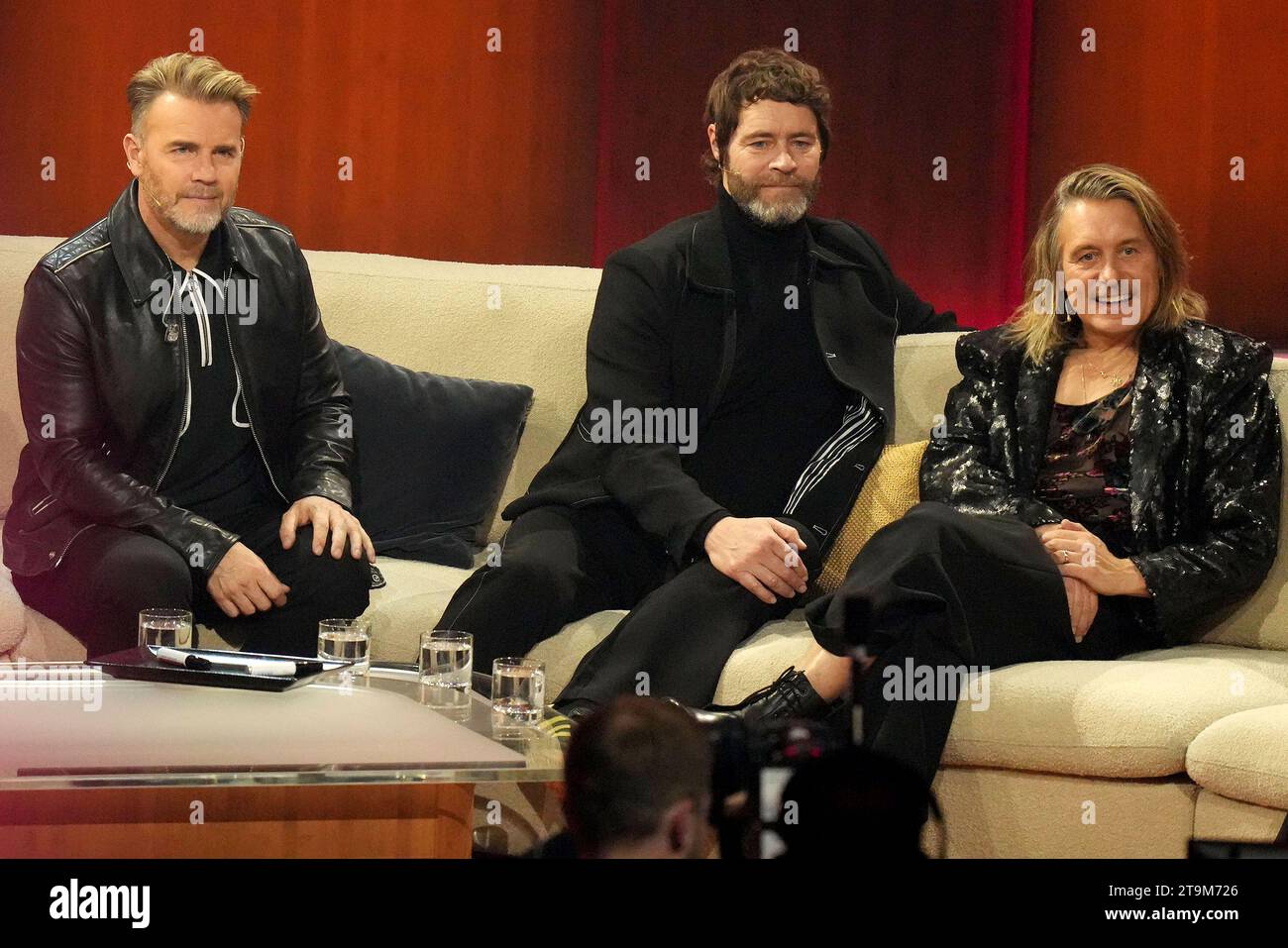 Die Band 'Take That' mit Gary Barlow, Howard Donald und Mark Owen in der TV-Show 'Wetten, dass...?' (ZDF) à Offenburg am 25.11.2023 Banque D'Images