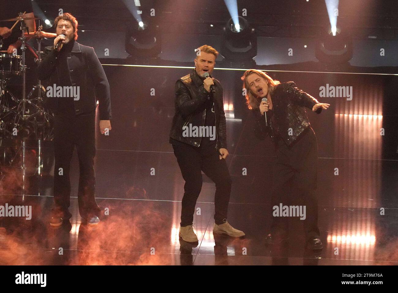 Die Band 'Take That' mit Howard Donald, Gary Barlow und Mark Owen in der TV-Show 'Wetten, dass...?' (ZDF) à Offenburg am 25.11.2023 Banque D'Images