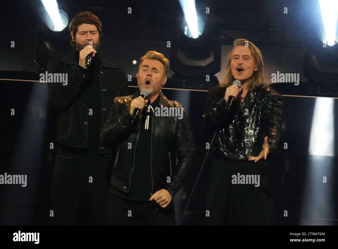 Die Band 'Take That' mit Howard Donald, Gary Barlow und Mark Owen in der TV-Show 'Wetten, dass...?' (ZDF) à Offenburg am 25.11.2023 Banque D'Images