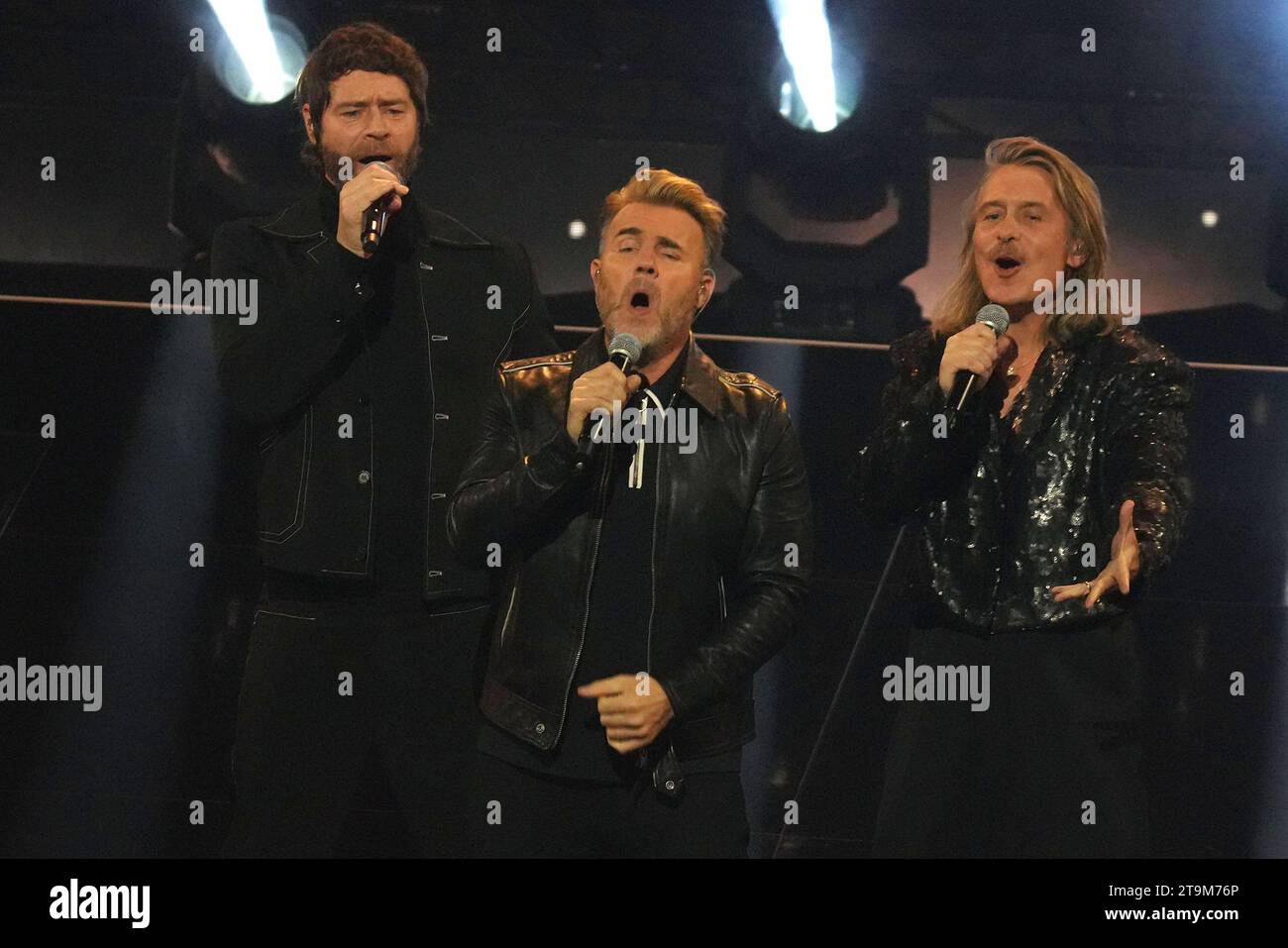 Die Band 'Take That' mit Howard Donald, Gary Barlow und Mark Owen in der TV-Show 'Wetten, dass...?' (ZDF) à Offenburg am 25.11.2023 Banque D'Images