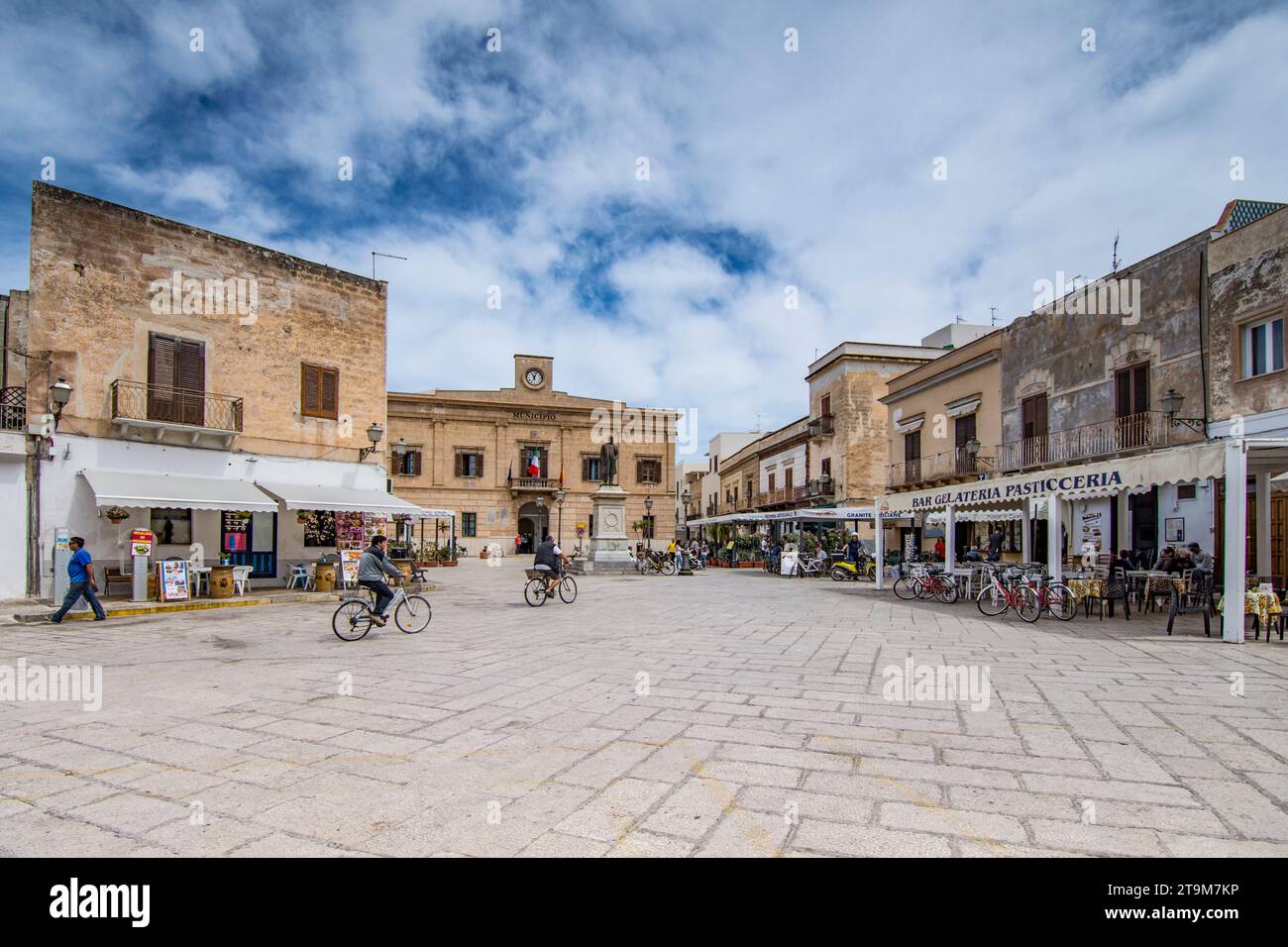 Centre ville de l'île de Favignana, Italie Banque D'Images