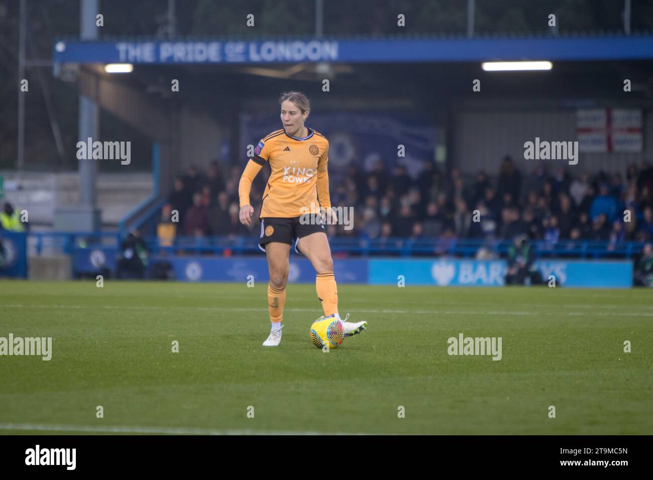 Kingston, Royaume-Uni. 26 novembre 2023. Kingsmeadow, Royaume-Uni, 26 novembre 2023 ; Courtney Nevin (2 Leicester) en action lors du match de Barclays Womens Super League entre Chelsea et Leicester City à Kingsmeadow, Londres. (Tom Phillips/SPP) crédit : SPP Sport Press photo. /Alamy Live News Banque D'Images