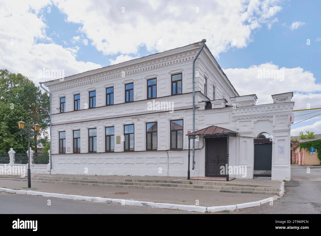 Yelabuga, Russie - 18 juin 2023 : Maison résidentielle de Bautin - bureau du marchand Stakheev dans le centre historique. Début 20e. Construire en eclect libre Banque D'Images