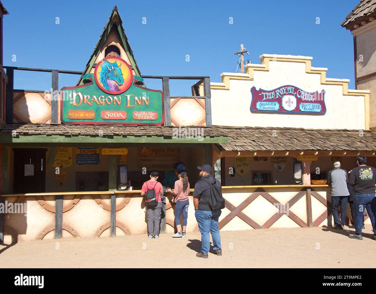 Gold Canyon, AZ - 12 février 2023 : les participants à l'Arizona Renaissance Festival, un parc d'attractions et foire sur le thème de la Renaissance situé à Gold Canyon, Banque D'Images