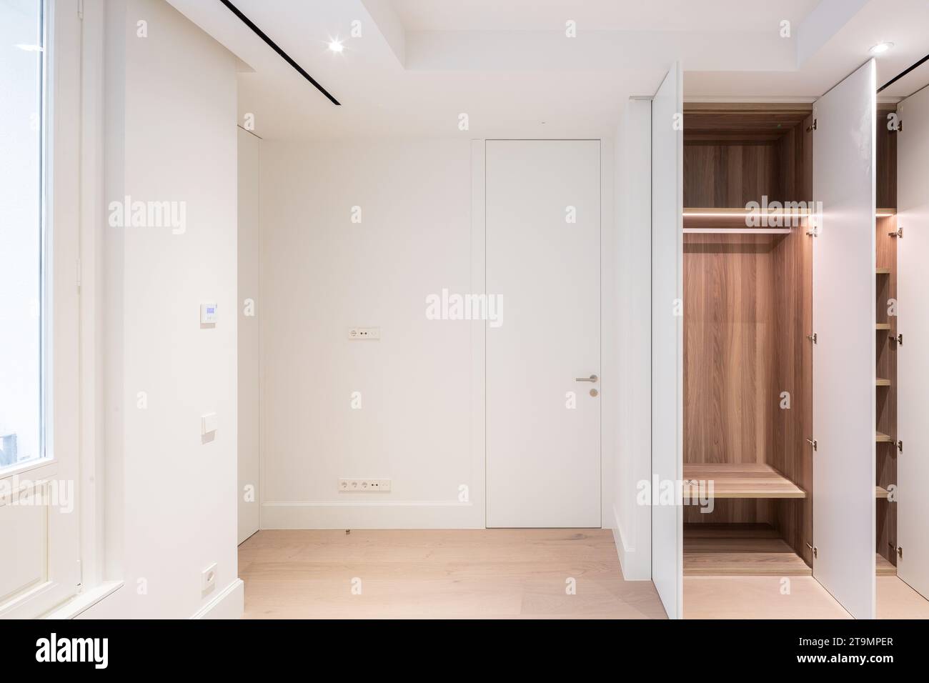 Découvrez le summum de l'élégance et de la sophistication dans ce penthouse de luxe à couper le souffle, situé au cœur de Madrid. Banque D'Images