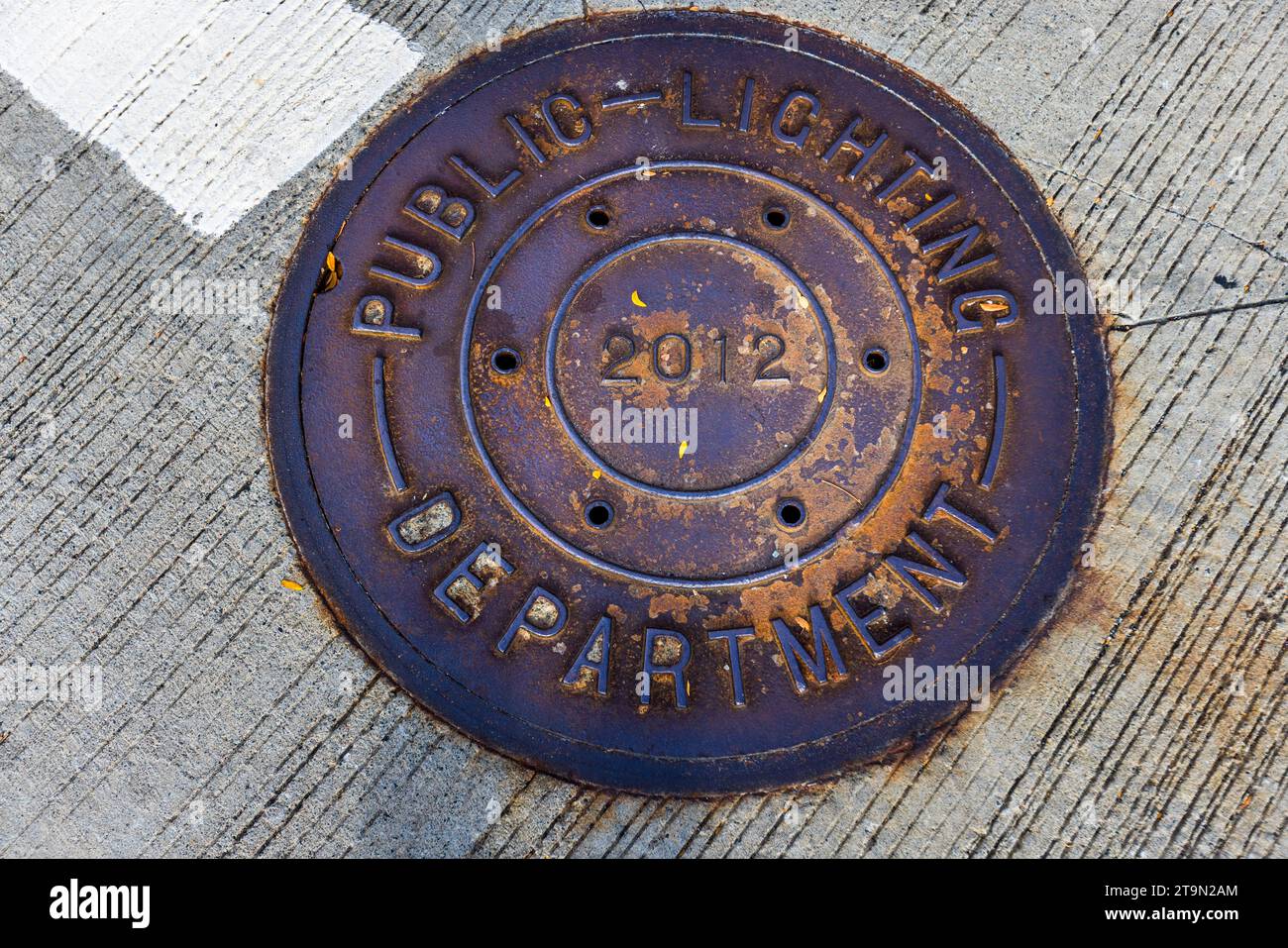 Couvercle de trou d'homme à Detroit, États-Unis. Département de l'éclairage public Banque D'Images