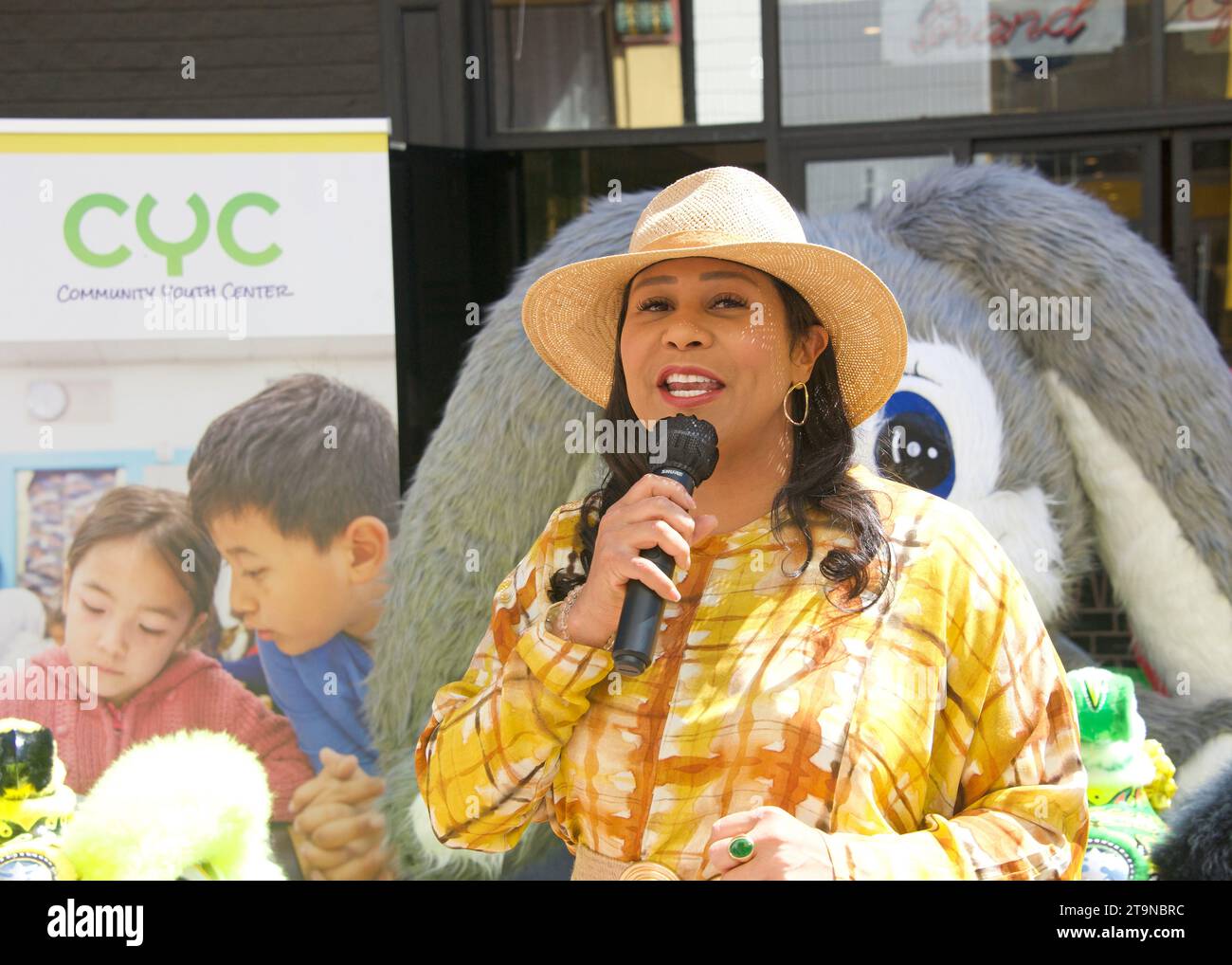 San Francisco, CA - 15 avril 2023 : le maire de Londres se reproduit au festival du printemps CYC à Waverly place dans Chinatown. Célébration de l'année du lapin. Banque D'Images