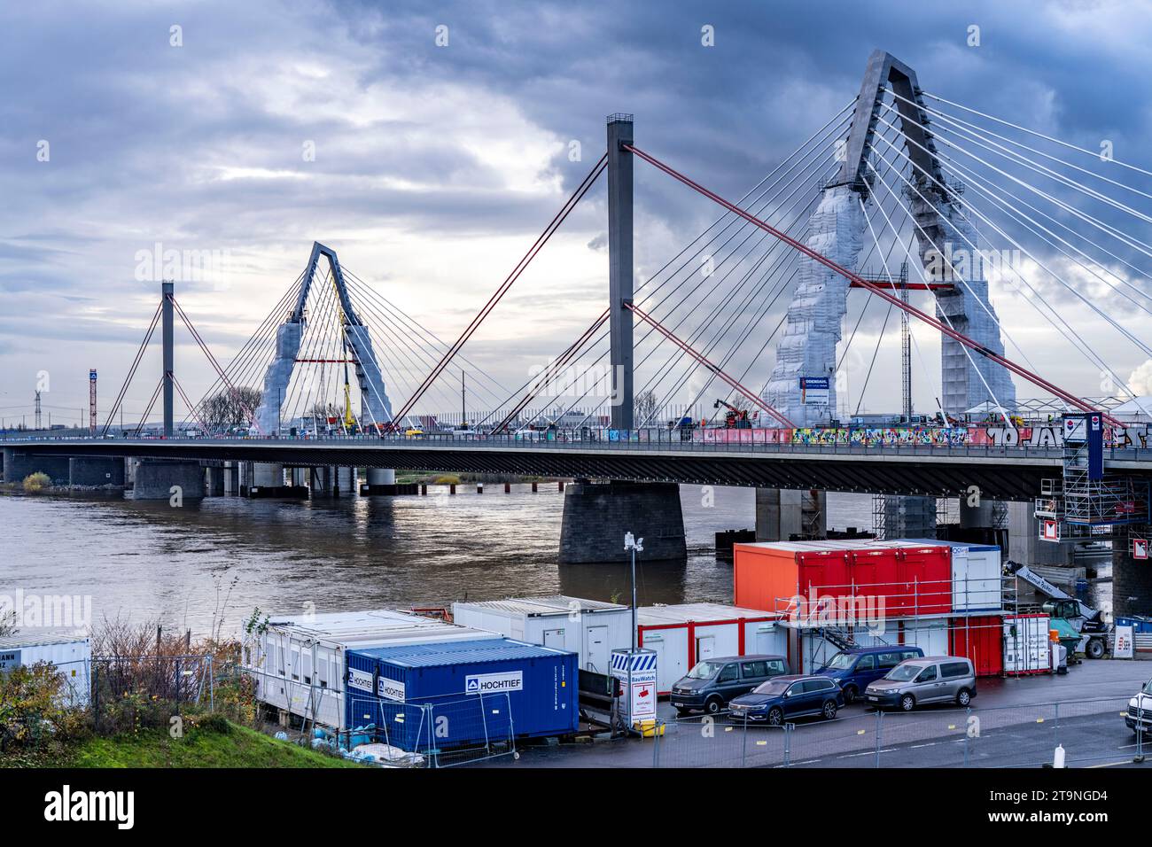 Nouvelle construction du pont de l'autoroute A1 sur le Rhin près de Leverkusen, après l'achèvement du nouveau pont, l'ancien devant sera démoli Banque D'Images