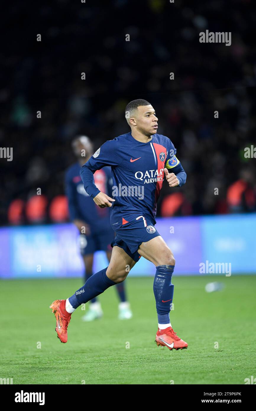 Kylian Mbappe lors du match de Ligue 1 entre le PSG Paris Saint-Germain et L'AS Monaco ASM au Parc des Princes à Paris, France, le 24 novembre 2023. Crédit : Victor Joly/Alamy Live News Banque D'Images