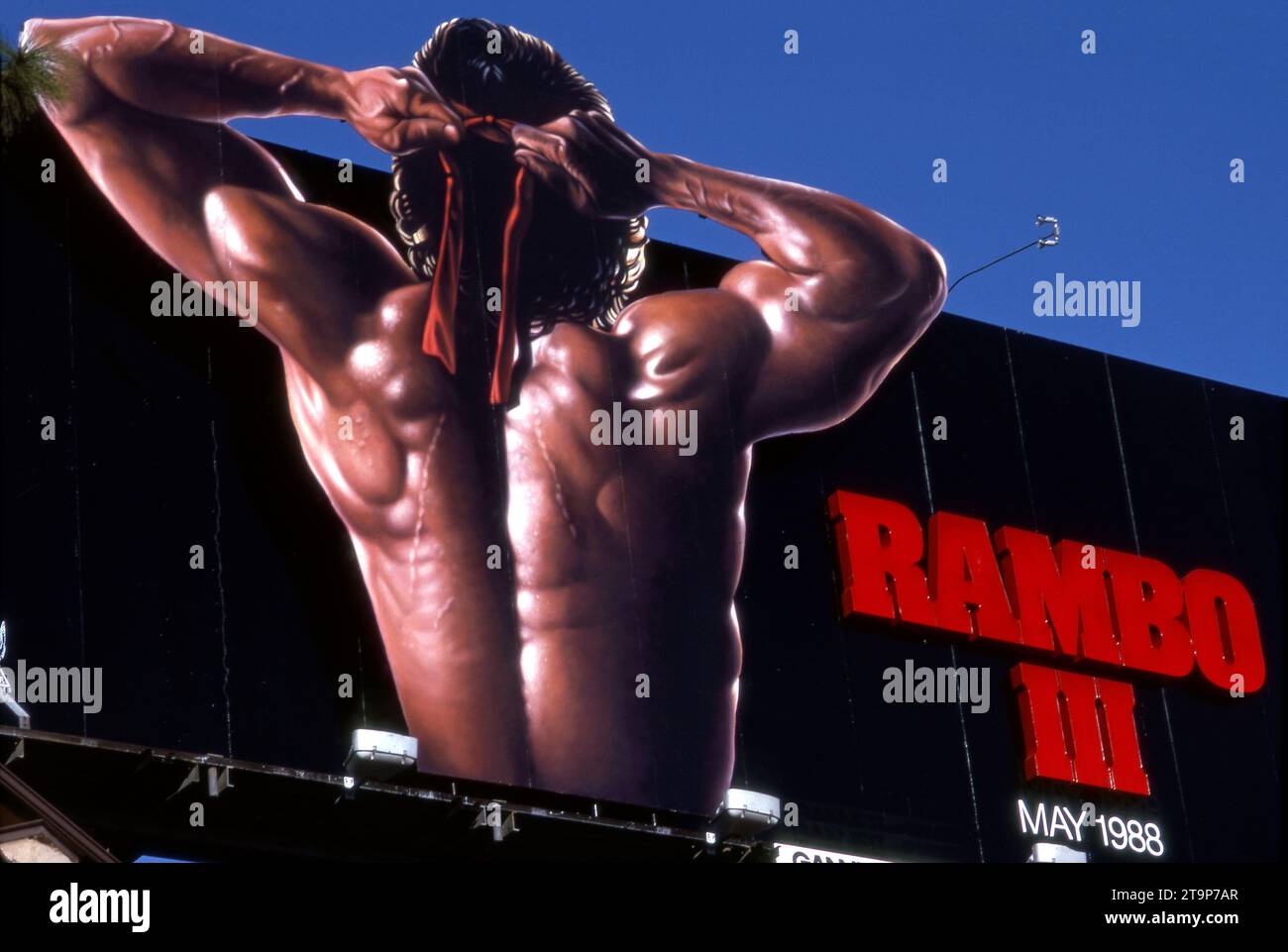 Panneau d'affichage peint à la main pour le film Rambo lll avec Sylvester Stallone sur le Sunset Strip à Los Angeles, Californie, 1988 Banque D'Images