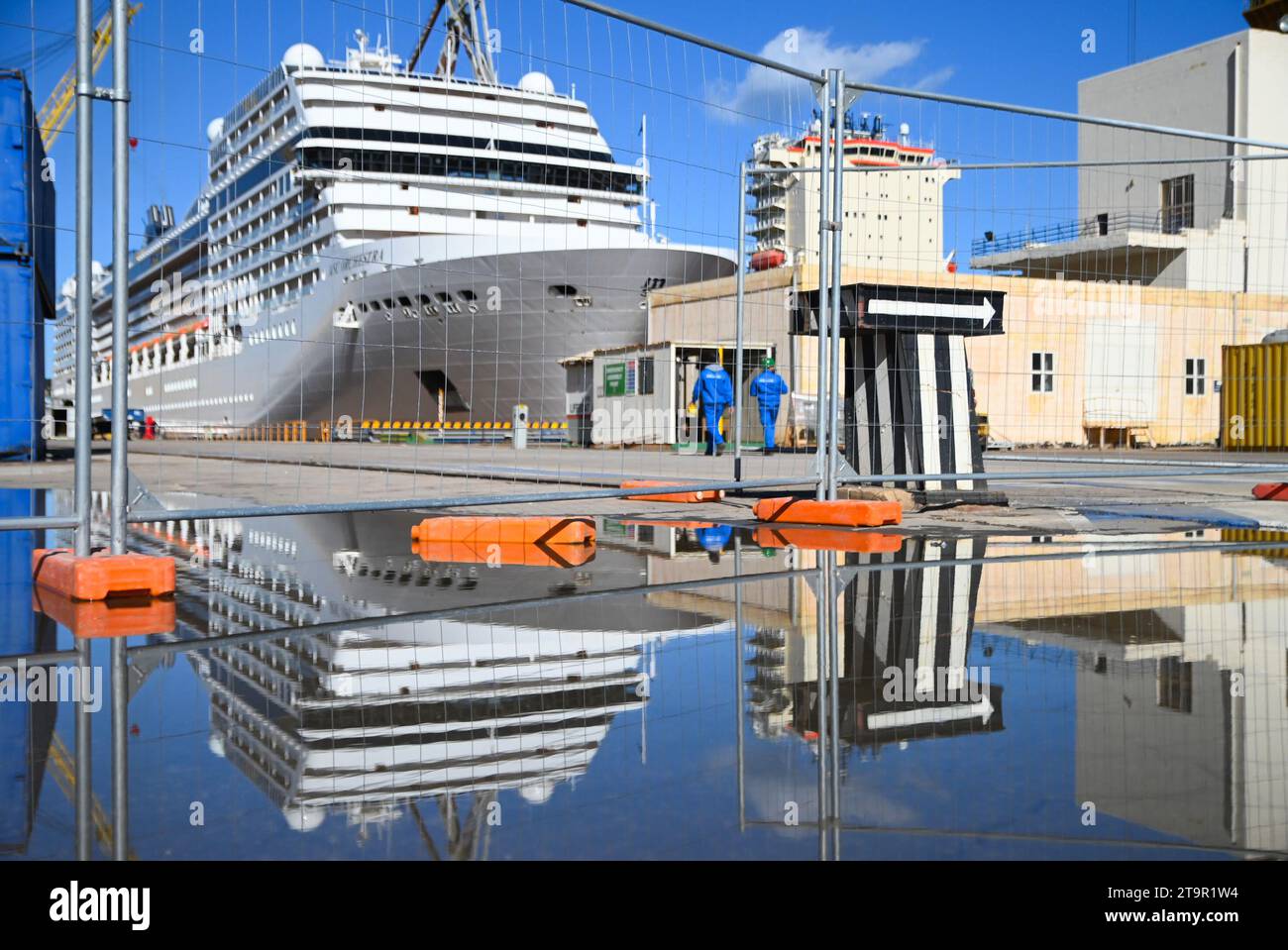 Valletta. 26 novembre 2023. Cette photo prise le 26 novembre 2023 montre la scène des chantiers navals de Palumbo au Grand Harbor de la Valette, à Malte. Palumbo Shipyards a organisé dimanche la deuxième édition de la journée portes ouvertes, attirant des milliers de visiteurs. Crédit : Jonathan Borg/Xinhua/Alamy Live News Banque D'Images