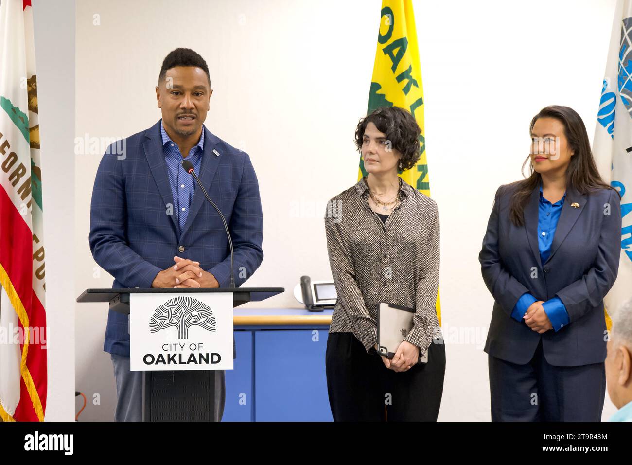 Oakland, CA - 22 août 2023 : Ken Maxey, président et chef de la direction de la Chambre de commerce d'Oakland, s'exprimant lors d'une conférence de presse sur un récent voyage au Vietnam Banque D'Images