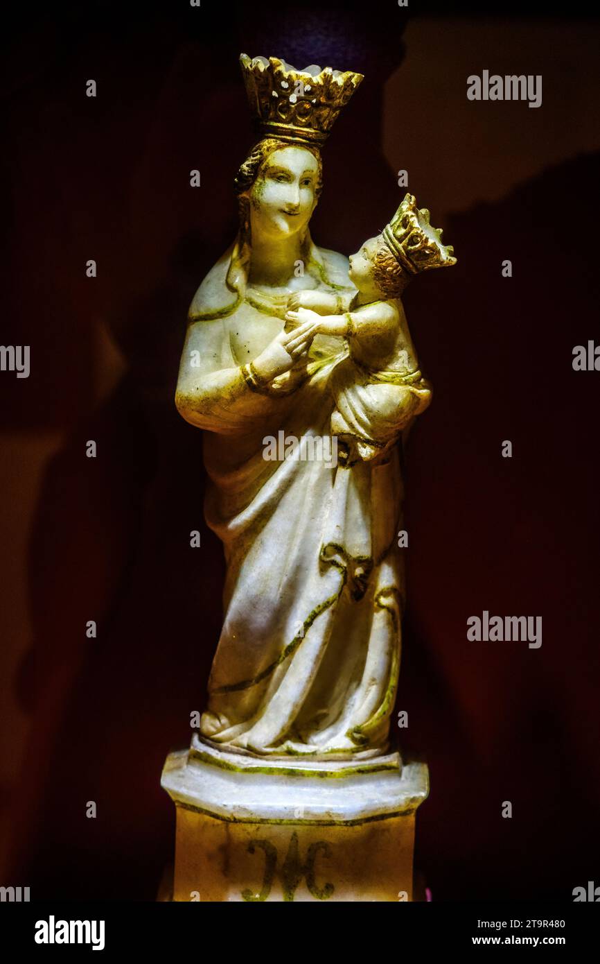 Madone de Trapani par des ouvriers siciliens, marbre d'albâtre sculpté, 17e siècle - Musée diocésain d'Agrigente - Sicile, Italie Banque D'Images