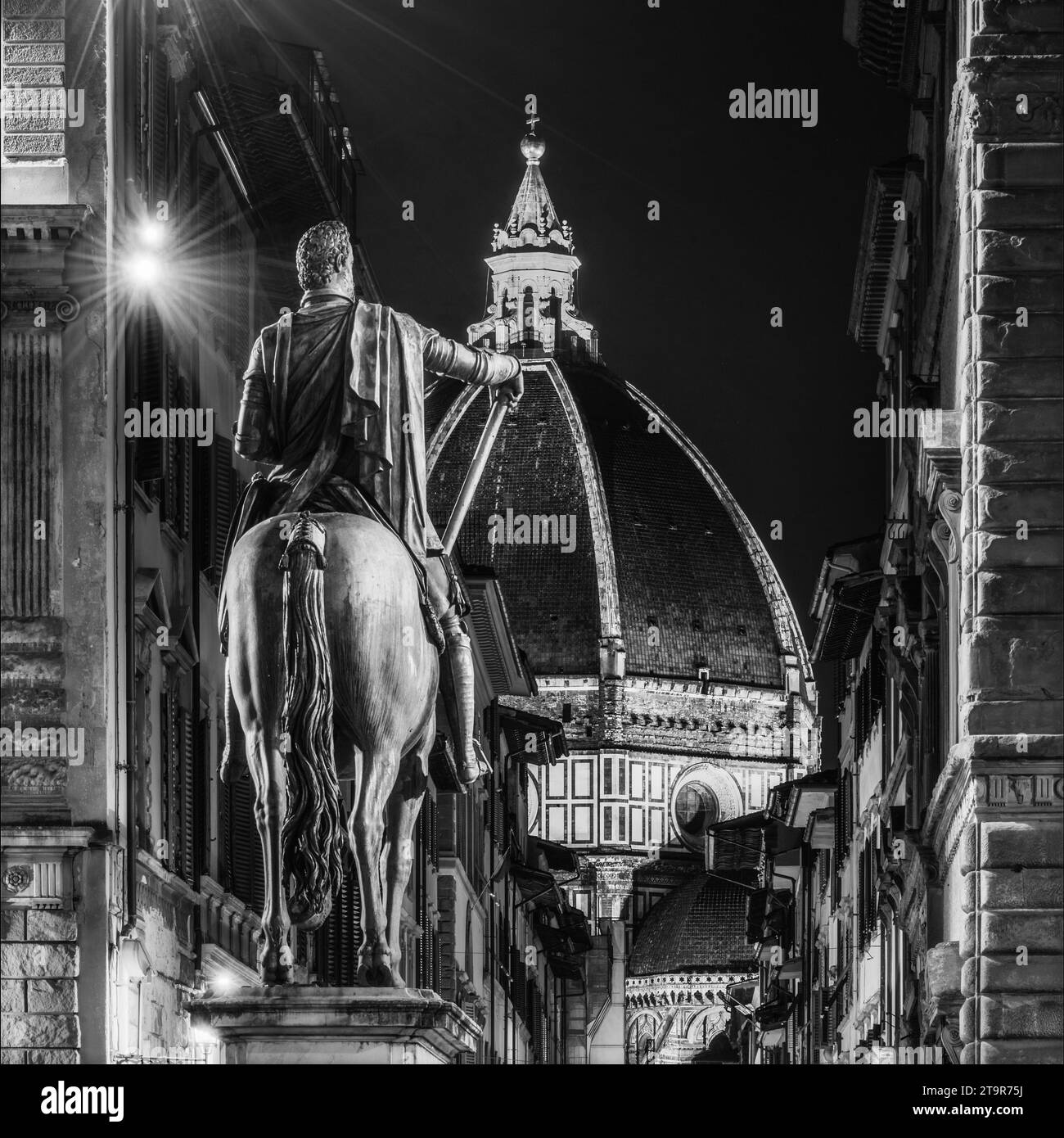 Ville paradisiaque la nuit. La beauté de Florence est incomparable Banque D'Images