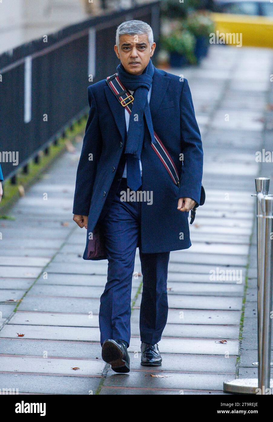 Londres, Royaume-Uni. 27 novembre 2023. Le maire de Londres, Sadiq Khan, arrive pour l’enquête Covid 19. Crédit : Karl Black/Alamy Live News Banque D'Images
