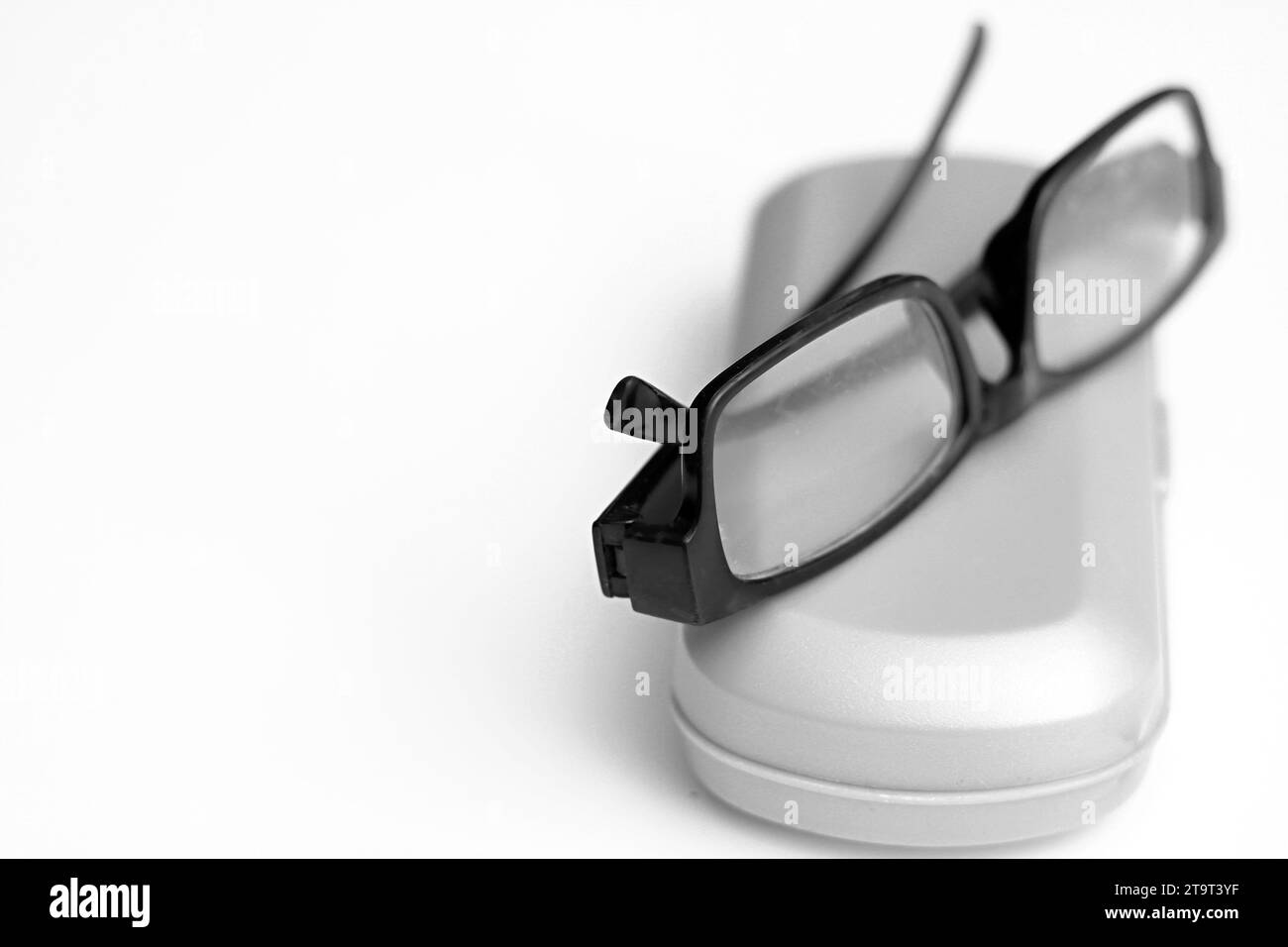 lunettes exposées dans un magasin d'opticien photo stock image fond blanc Banque D'Images lunettes exposées dans un magasin d'opticien photo stock image fond blanc Banque D'Images