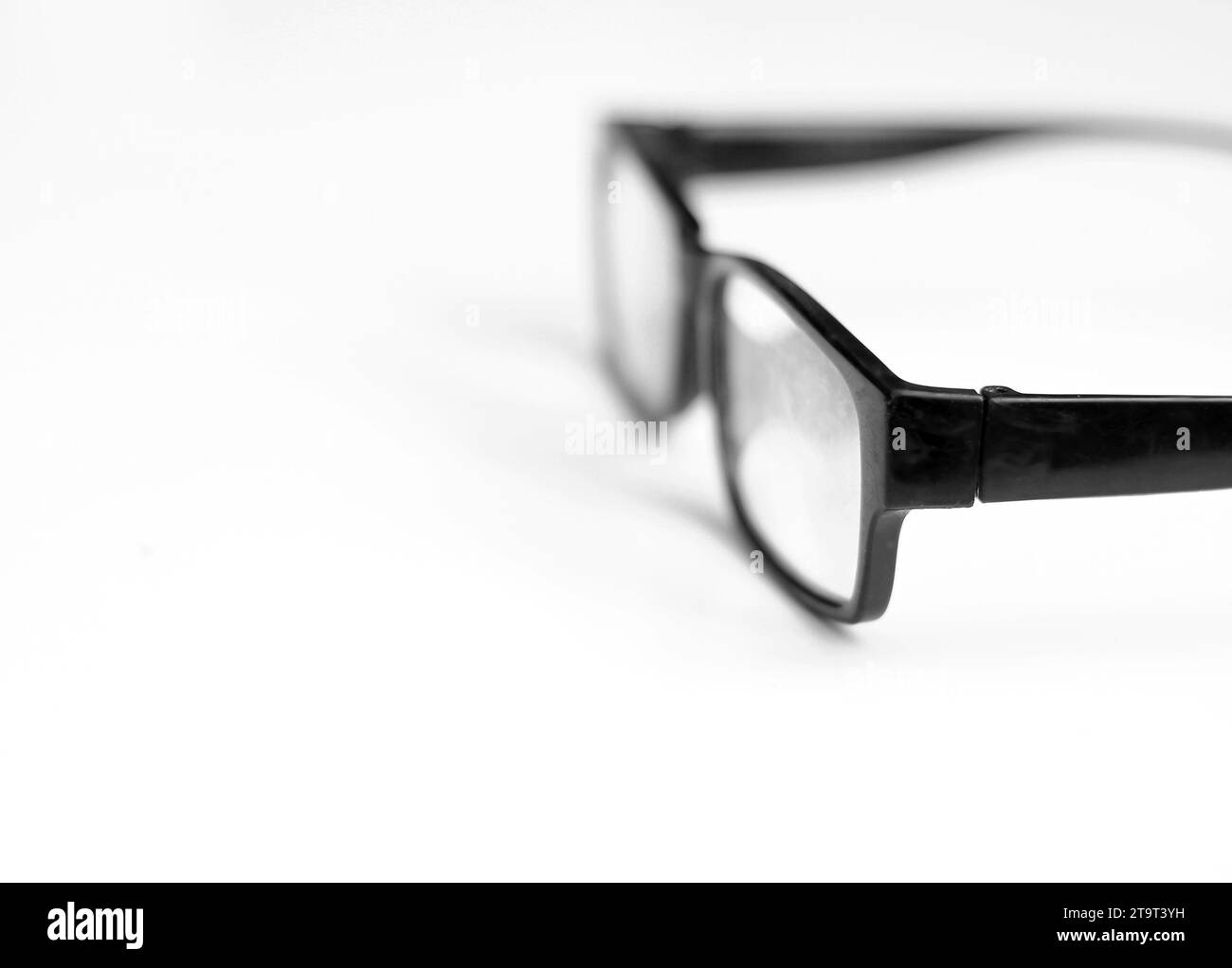 lunettes exposées dans un magasin d'opticien photo stock image fond blanc Banque D'Images lunettes exposées dans un magasin d'opticien photo stock image fond blanc Banque D'Images