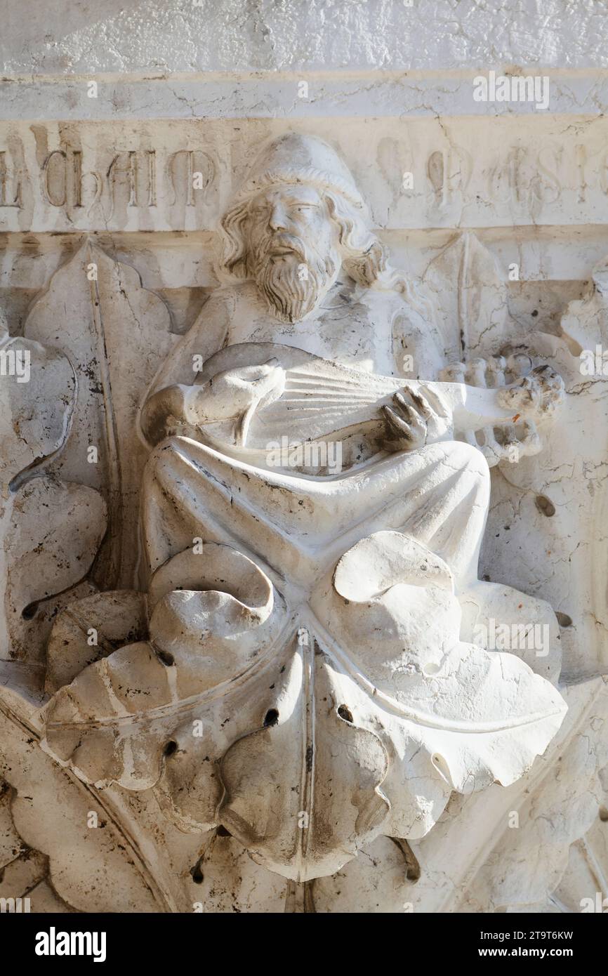 Tubalcain - anciens sages (arts libéraux) - capitale de la colonne du Palazzo Ducale (Palais des Doges, place Saint-Marc) - Venise Banque D'Images