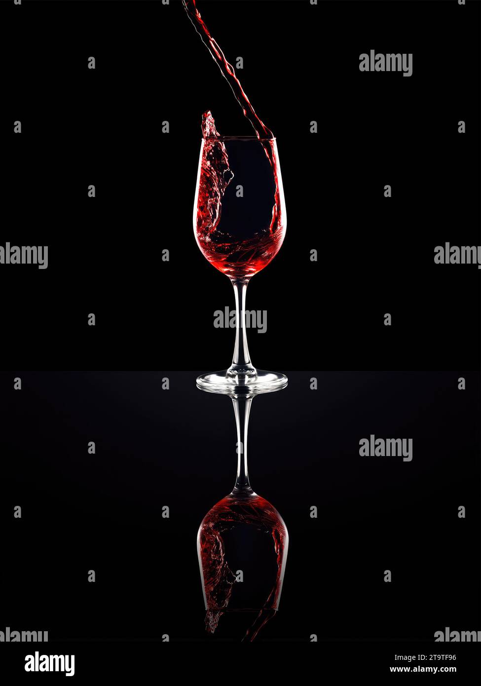 Belles images de verser du vin, verre de vin cassé et arrêter de boire Banque D'Images