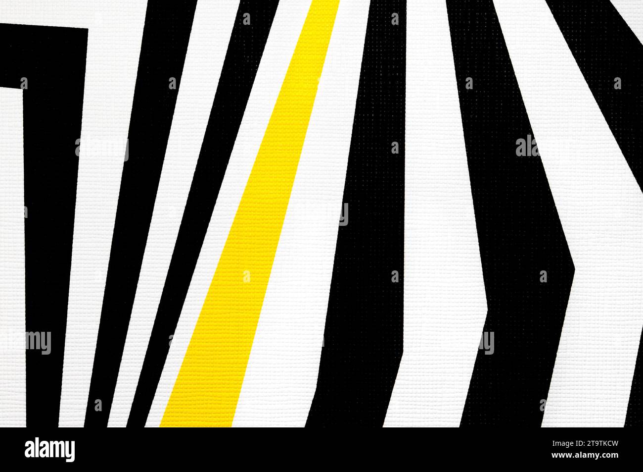 fond noir et blanc abstrait de texture de tissu géométrique régulier, avec ligne jaune Banque D'Images