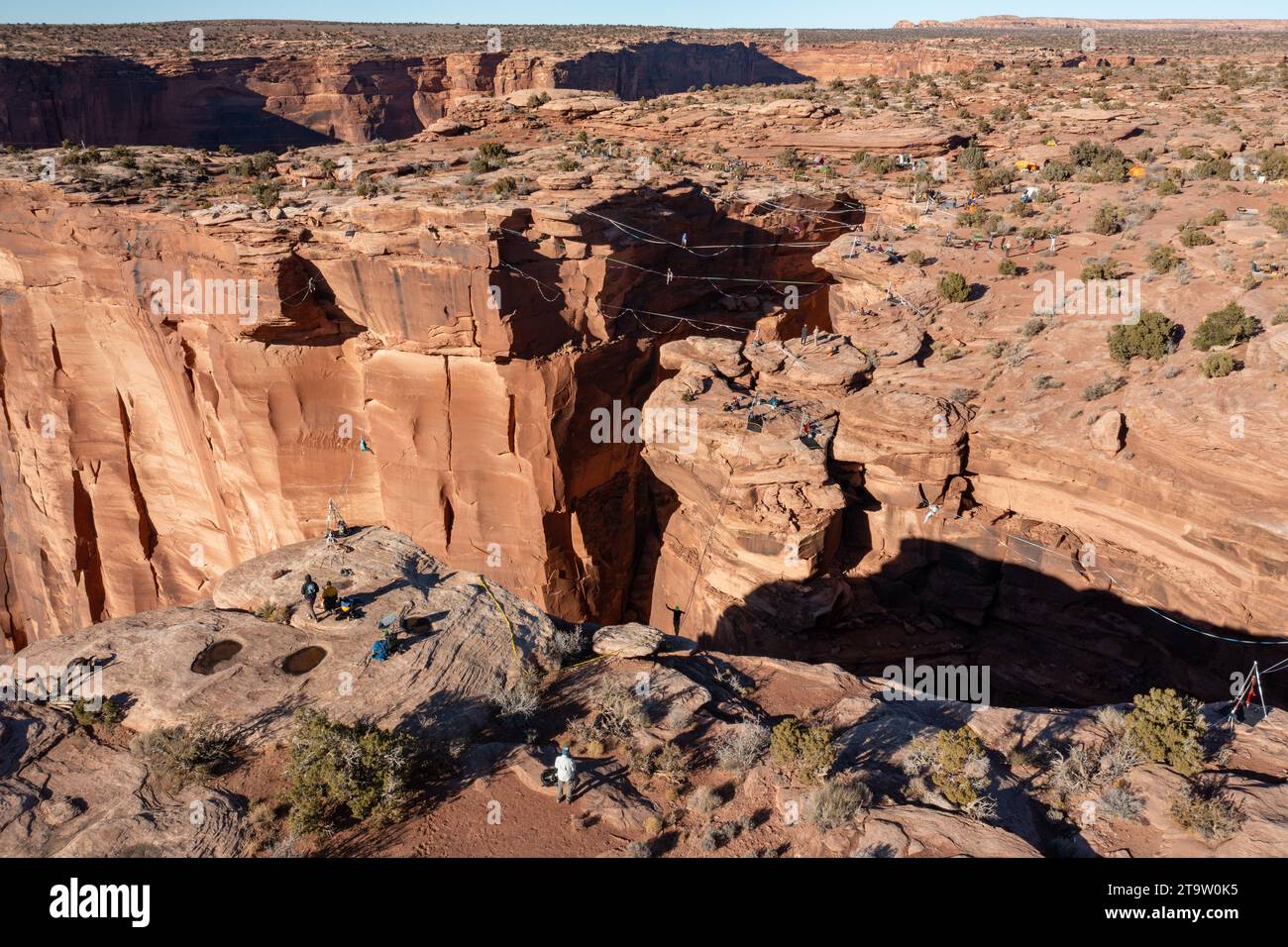 Vue aérienne du fruit Bowl à Mineral Canyon, site du GGBY Highline Festival près de Moab, Utah. Banque D'Images