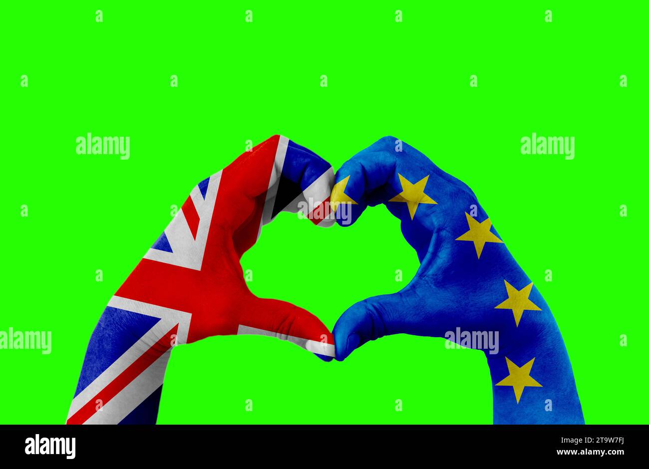 brexit, les mains de l'homme en forme de coeur modelé avec le drapeau de l'Union européenne bleue et le drapeau de la grande-bretagne royaume-uni sur fond d'écran vert chroma key, vote référendum pour le concept de sortie du royaume-uni Banque D'Images