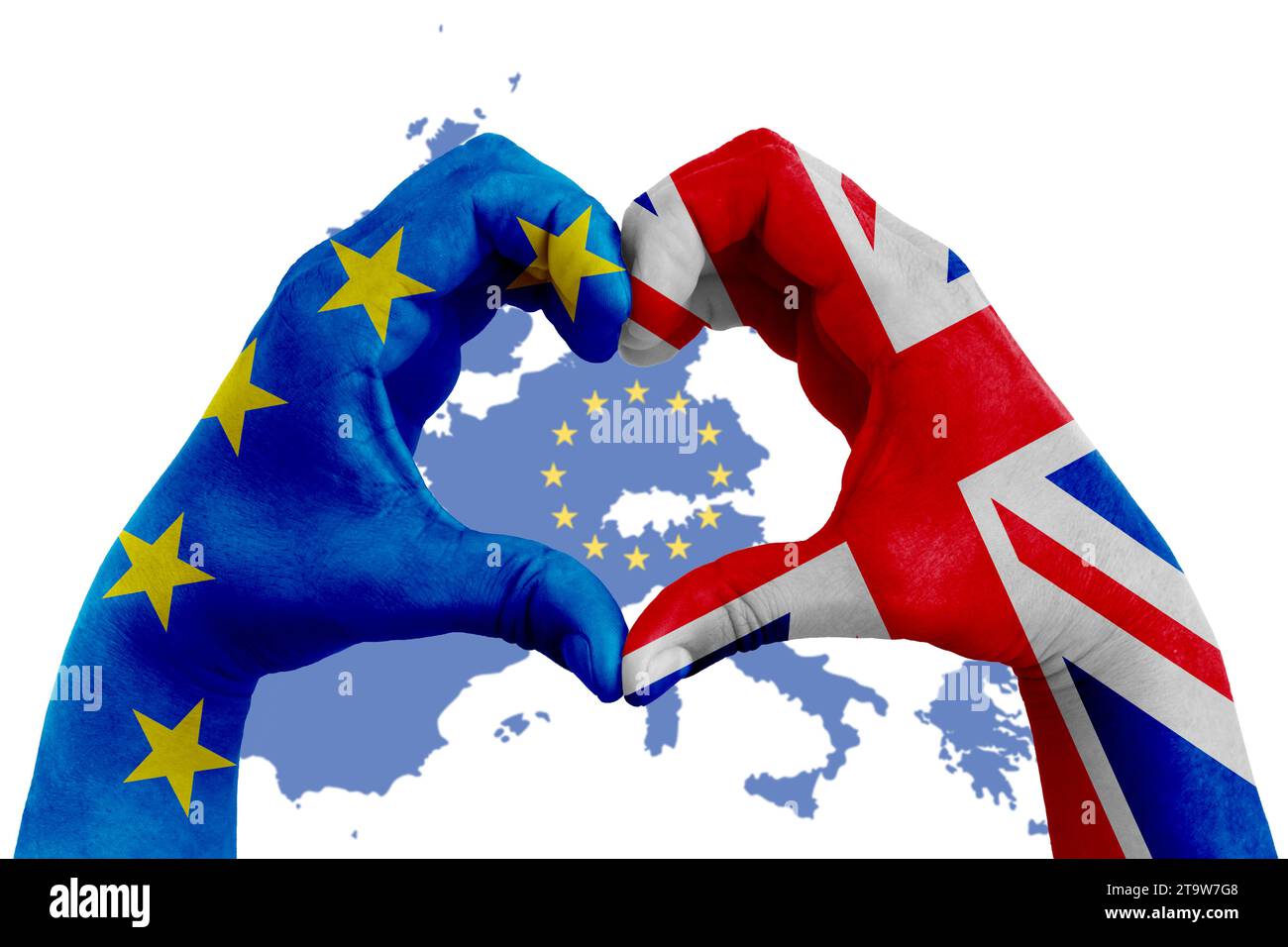brexit, les mains de l'homme en forme de cœur modelé avec le drapeau de l'Union européenne bleue et drapeau de la grande-bretagne royaume-uni sur la carte de l'europe avec des étoiles jaunes, vote référendum pour le concept de sortie du royaume-uni Banque D'Images