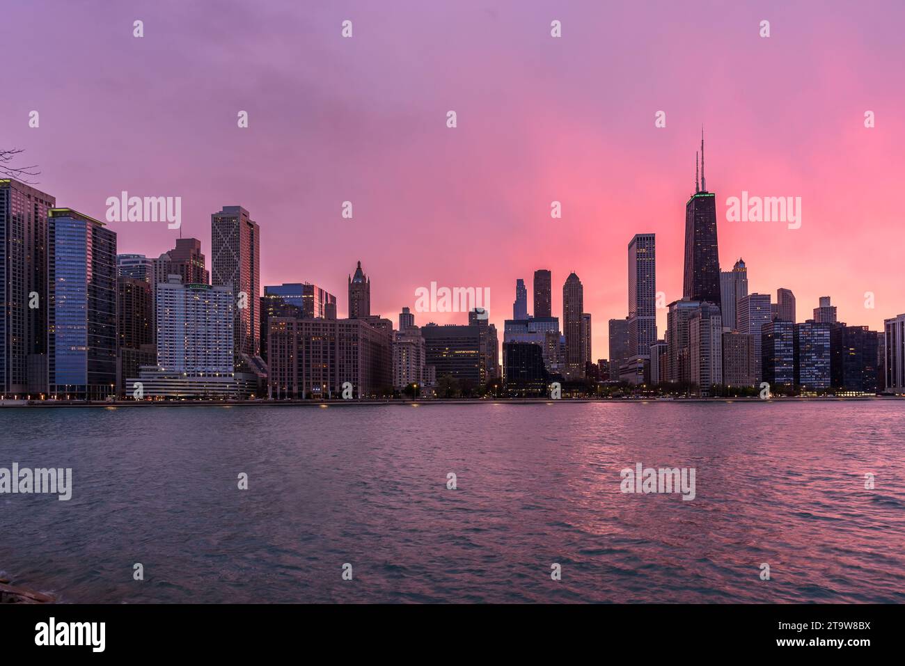 Chicago Skyline et front de mer au coucher du soleil au printemps Banque D'Images