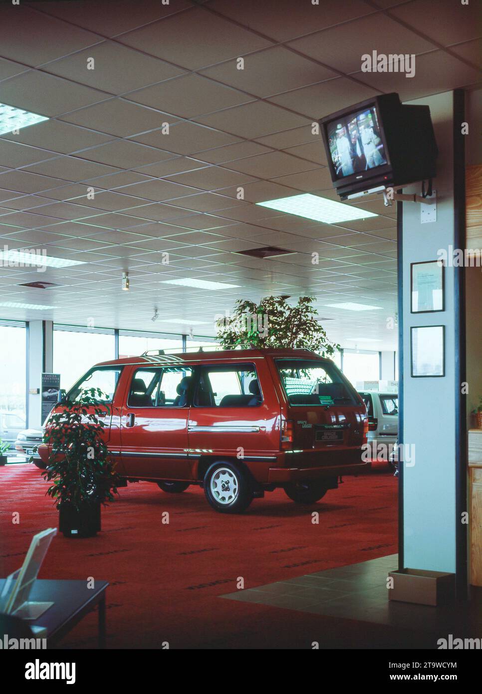 Salle d'exposition de voiture de 1980 avec Toyota Banque D'Images