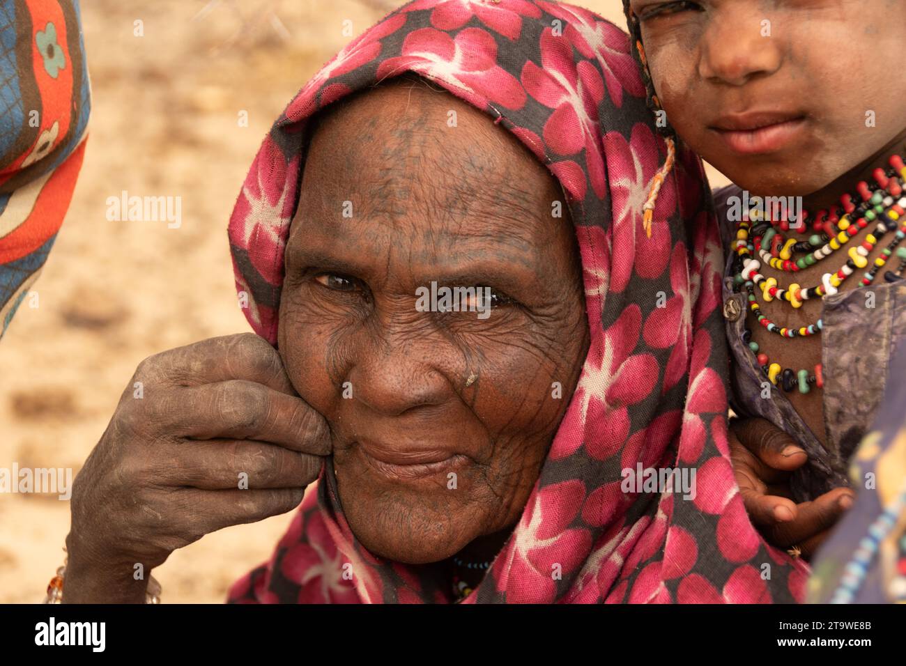femme fulani avec tatouages faciaux au tchad, afrique centrale Banque D'Images