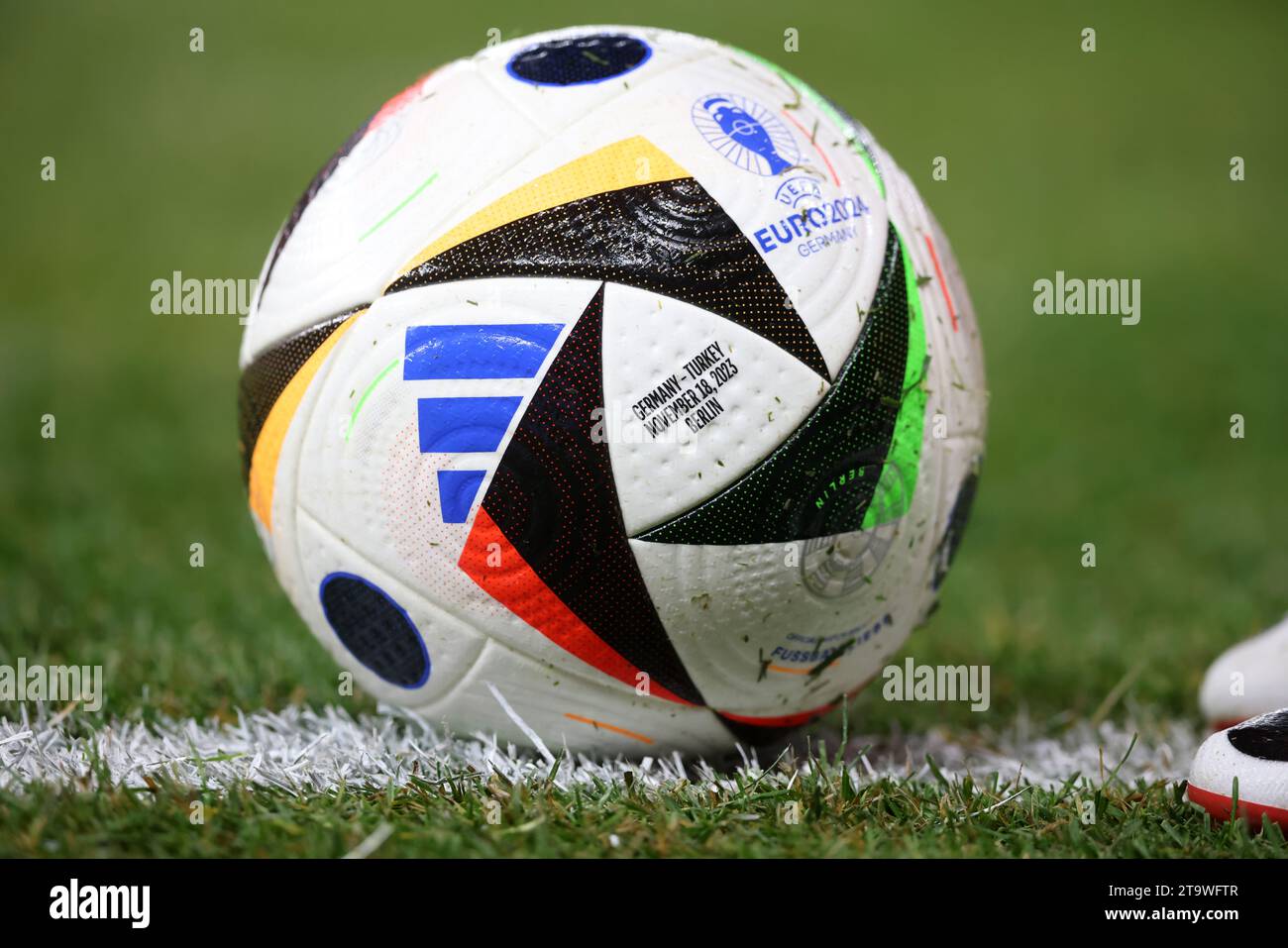 EM 2024 ball Adidas Fussball Liebe Fussball LŠnderspiel Deutschland - TŸrkei 2:3 18.11.2023 © diebilderwelt / Alamy stock Banque D'Images