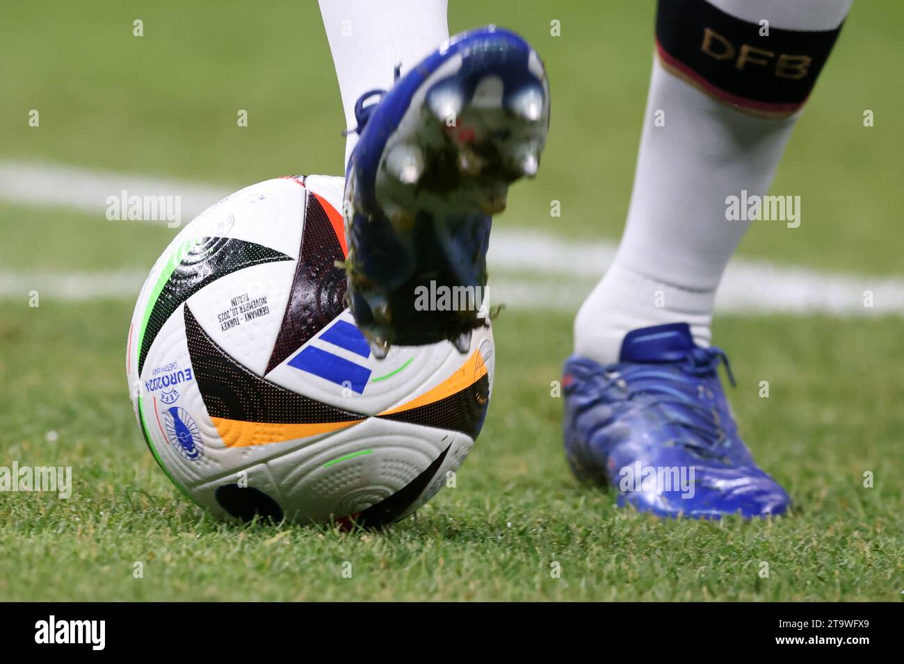 EM 2024 ball Adidas Fussball Liebe Fussball LŠnderspiel Deutschland - TŸrkei 2:3 18.11.2023 © diebilderwelt / Alamy stock Banque D'Images