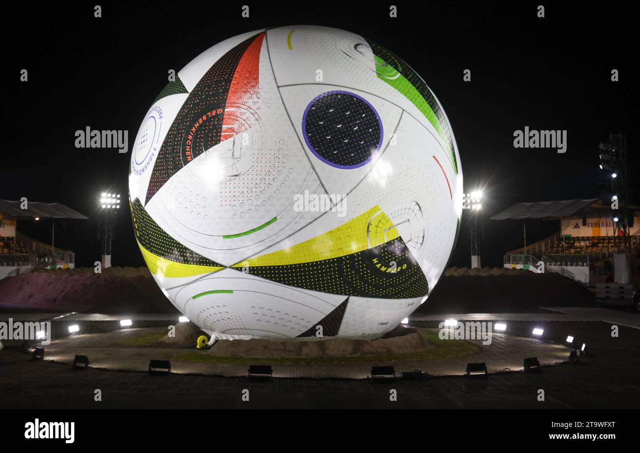 EM 2024 ball Adidas Fussball Liebe Fussball LŠnderspiel Deutschland - TŸrkei 2:3 18.11.2023 © diebilderwelt / Alamy stock Banque D'Images