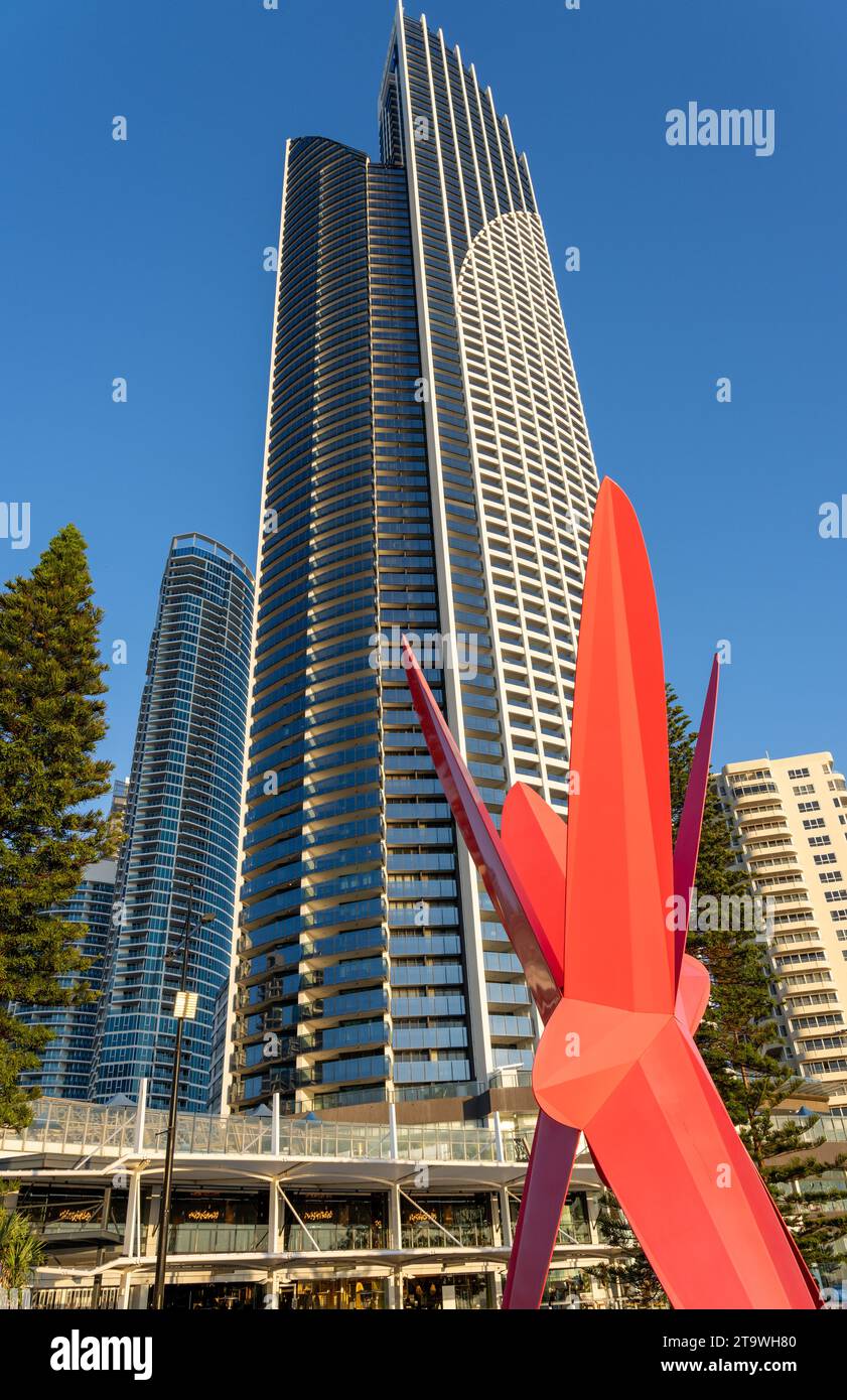 Surfers Paradise Australie - septembre 21 2023 ; Surfers Paradise plage et horizon de tous les yeux sur nous : The Commonwealth Star par l'artiste Stuart GR Banque D'Images