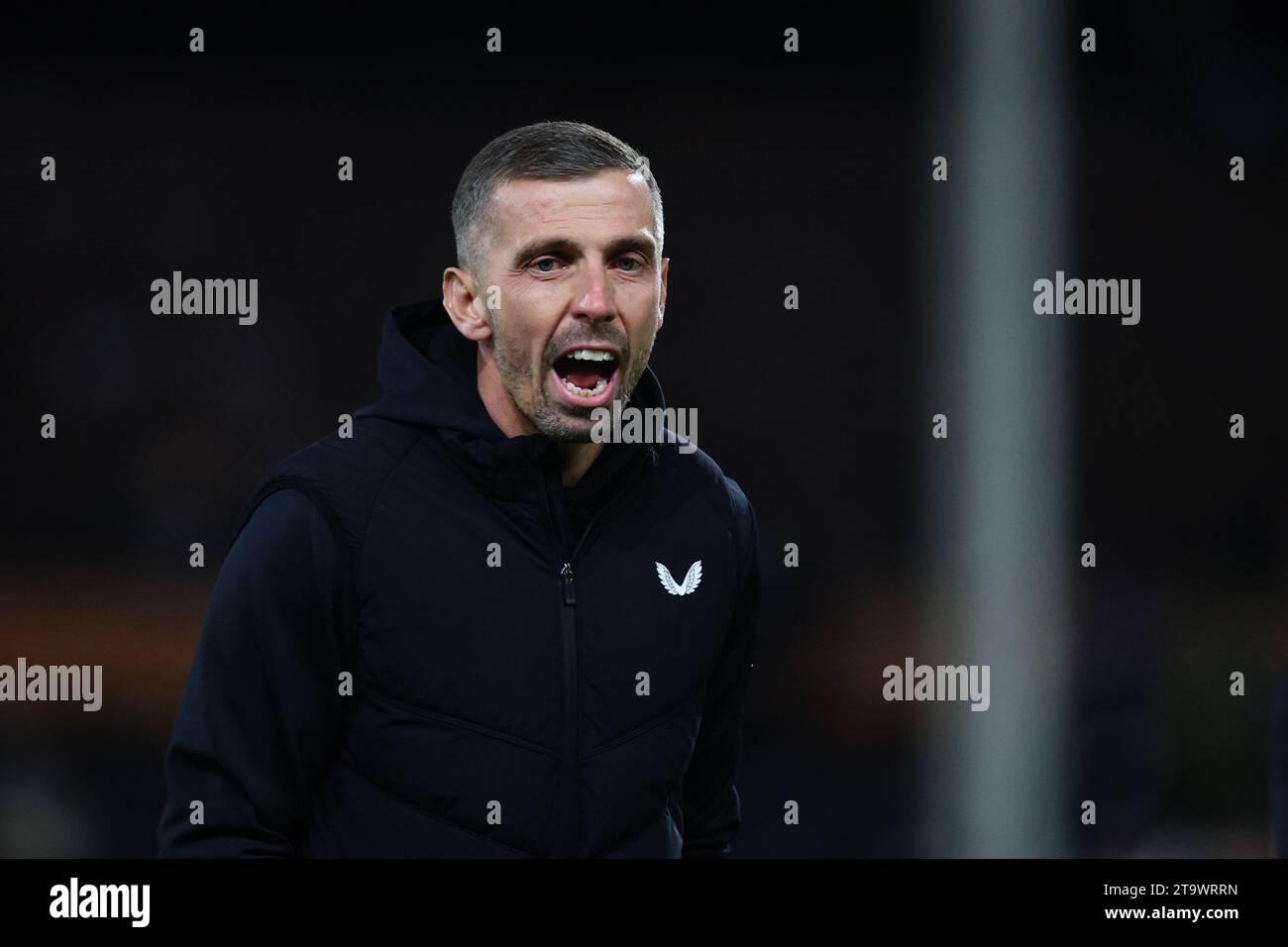 LONDRES, Royaume-Uni - 27 novembre 2023 : Gary O'Neil, entraîneur-chef des Wolverhampton Wanderers, regarde pendant l'échauffement avant le match de Premier League entre Fulham FC et Wolverhampton Wanderers à Craven Cottage (crédit : Craig Mercer / Alamy Live News) Banque D'Images