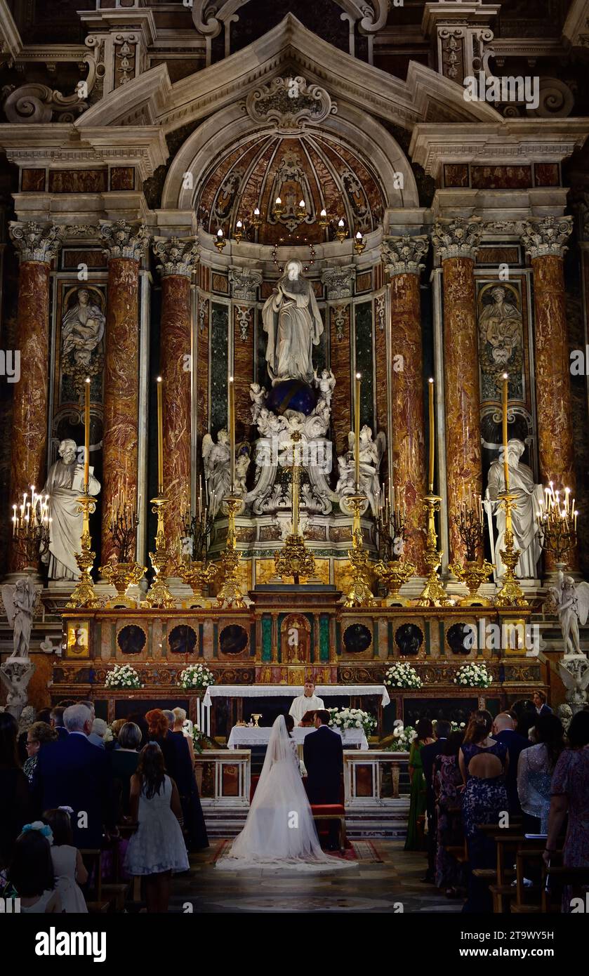 Mariage - mariage dans le Sanctuaire pontifical de la Sainte Vierge du Rosaire de Pompéi, Cathédrale de Pompéi - Sanctuaire de notre-Dame du Rosaire de Pompéi, fondée, 1876 - 1891, Italie, Italien, Banque D'Images