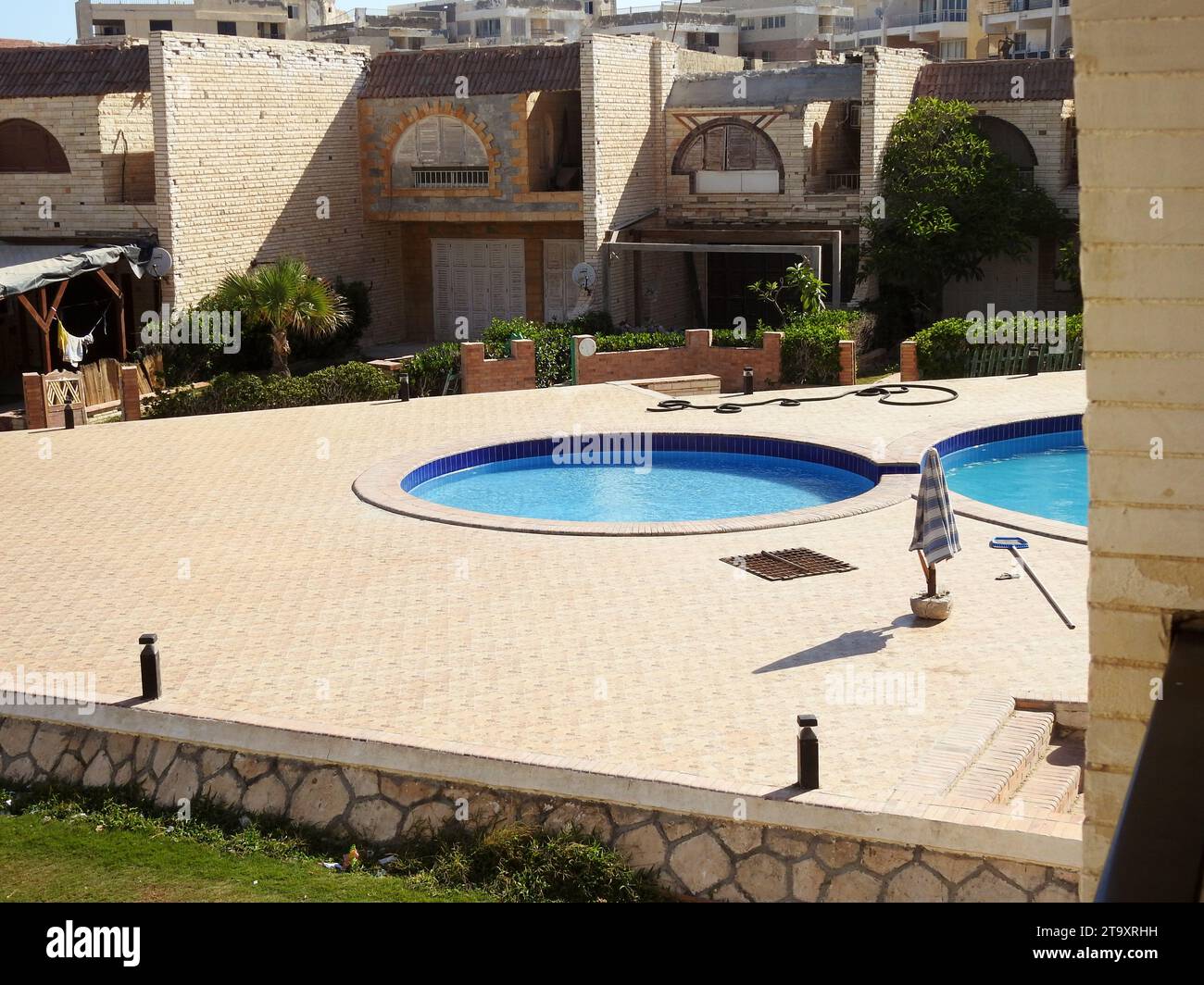 Alexandrie, Egypte, septembre 10 2022 : une piscine, un bain de natation, pataugeoire, une structure conçue pour retenir l'eau pour permettre la baignade ou o Banque D'Images