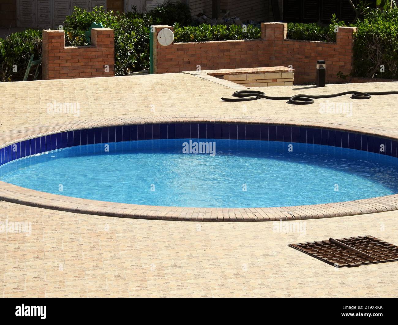 Une piscine, un bain de natation, une pataugeoire, une structure conçue pour retenir l'eau pour permettre la baignade ou d'autres activités de loisirs, les piscines peuvent être Banque D'Images