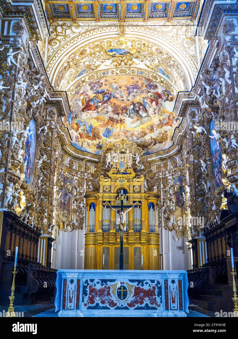 Autel principal et orgue et derrière la fresque représentant le ciel de Michele Blasco (XVII siècle) - Cattedrale di San Gerlando (Cathédrale Agrigente) - Sicile, Italie Banque D'Images