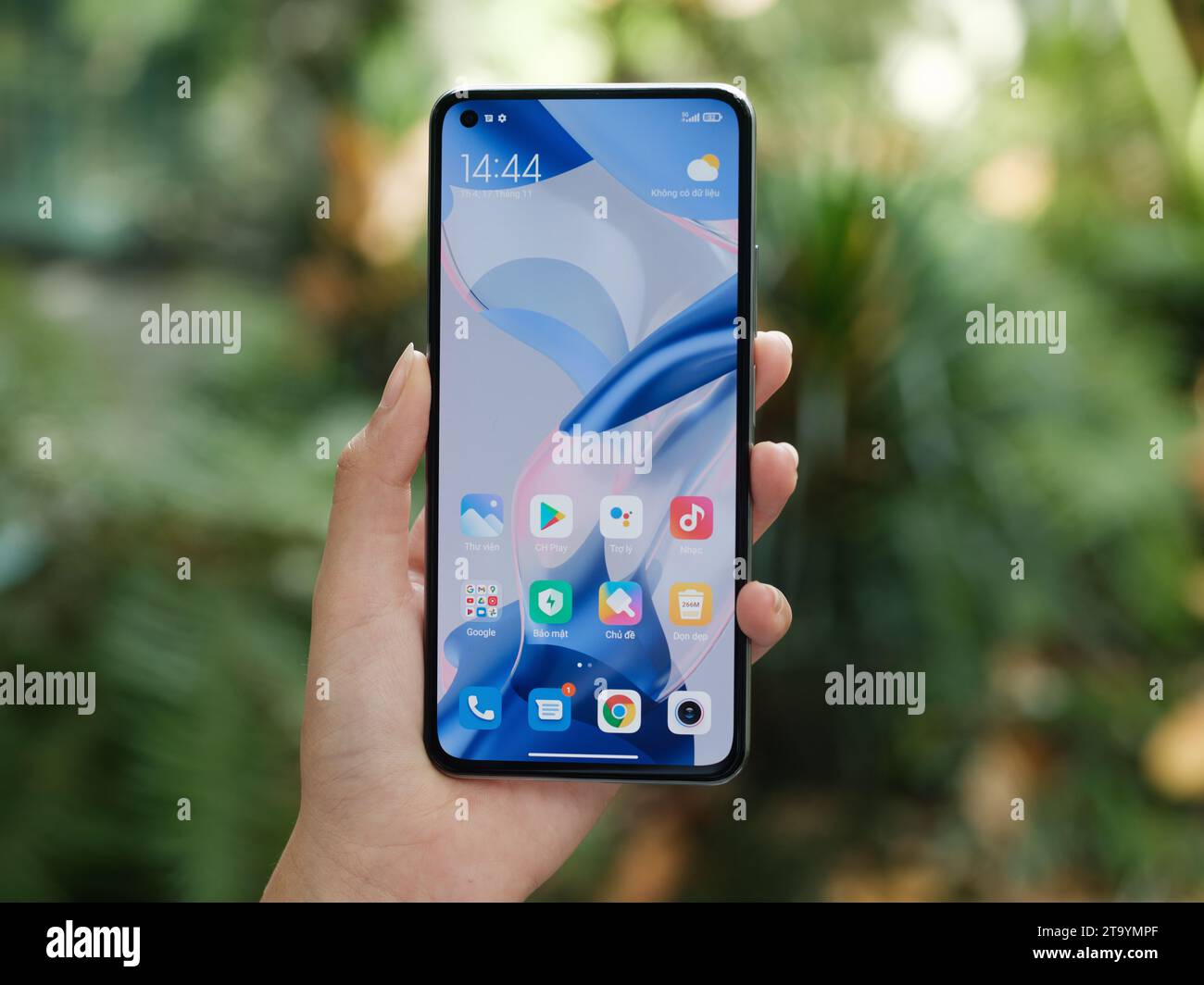 HCMC, VN - novembre 2023. Xiaomi 11 Lite 5G Swarovski pour un usage éditorial Banque D'Images