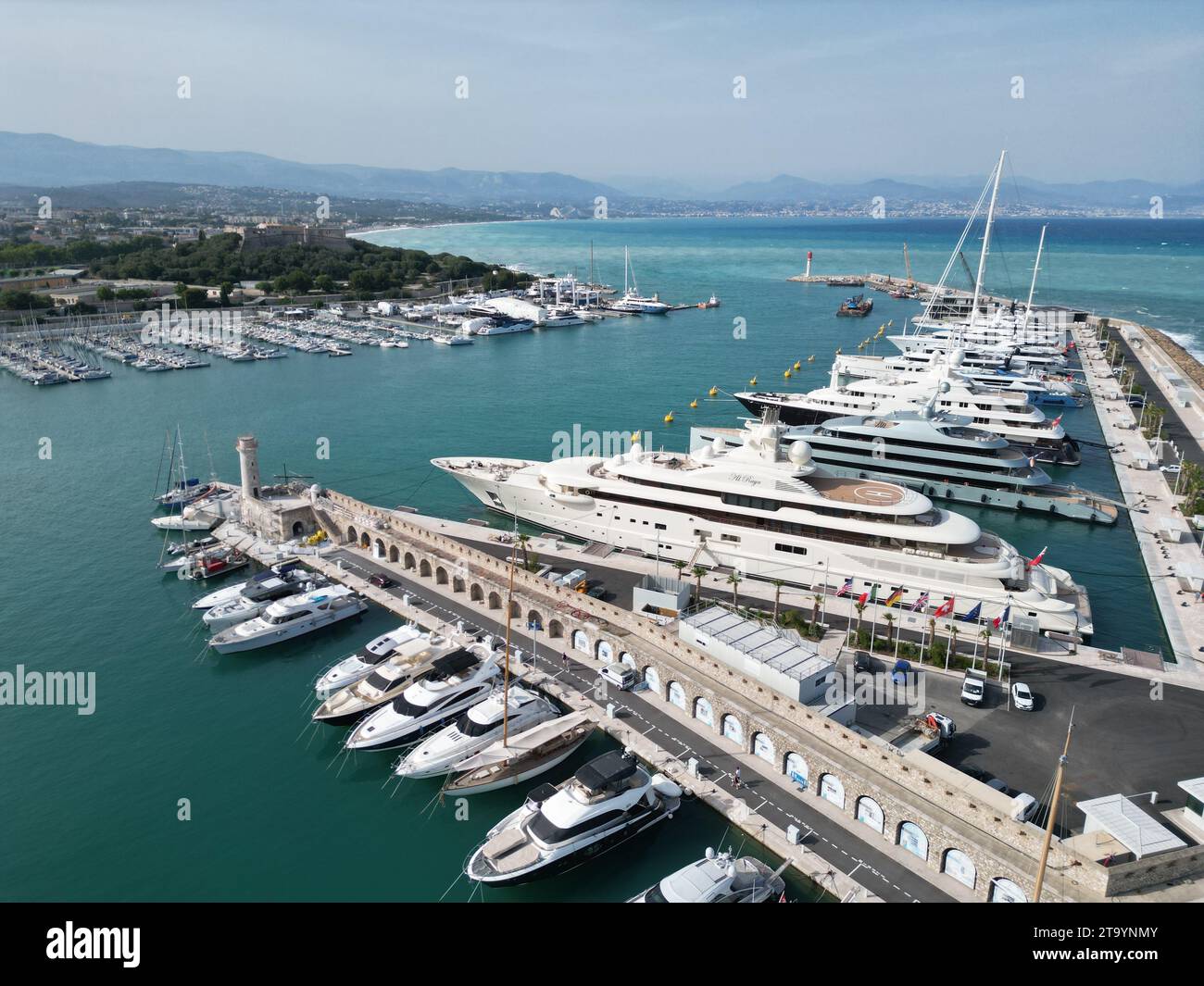 Antibes (sud-est de la France) : vue aérienne sur la péninsule d
