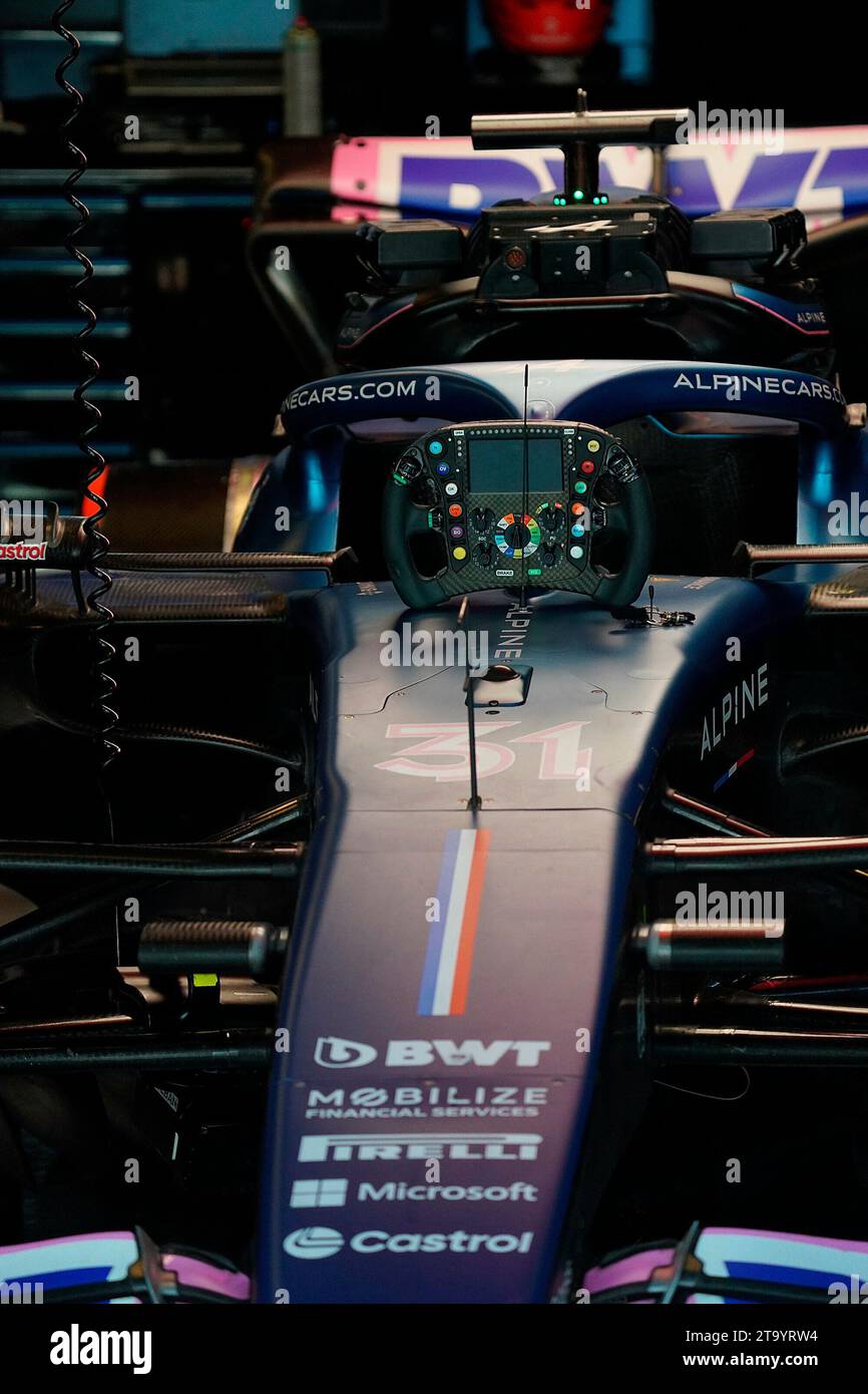 28 novembre 2023, Yas Marina circuit, Abu Dhabi, Formule 1 Abu Dhabi Test 2023, dans l'image le volant de la voiture d'Esteban Ocon (FRA), BWT Alpine F1 Team Banque D'Images