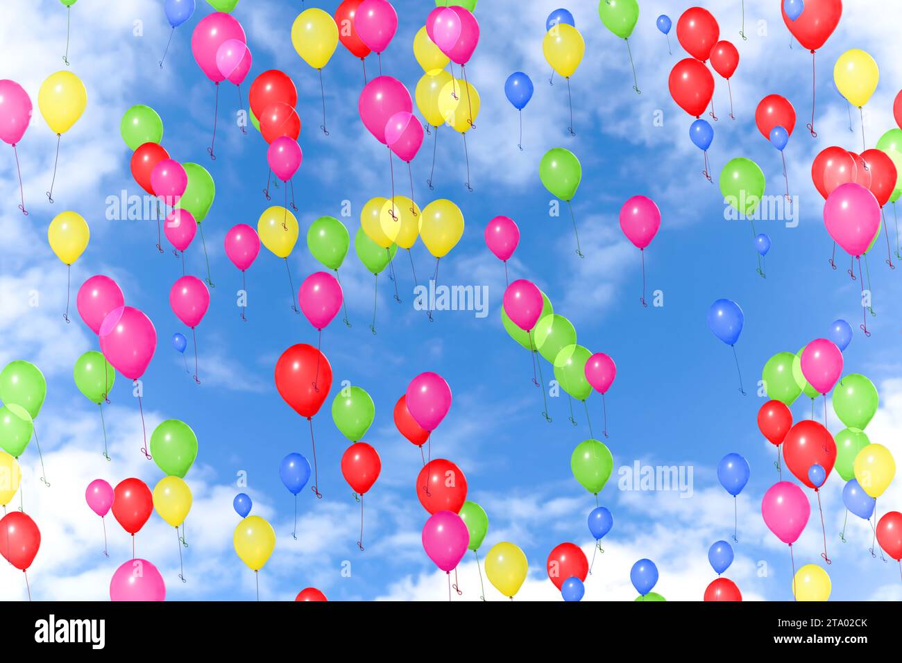 ballons colorés volant dans le ciel bleu avec des nuages blancs, couleur rouge, jaune, vert, rose, bleu, fête festive événement de vacances, anniversaire Banque D'Images