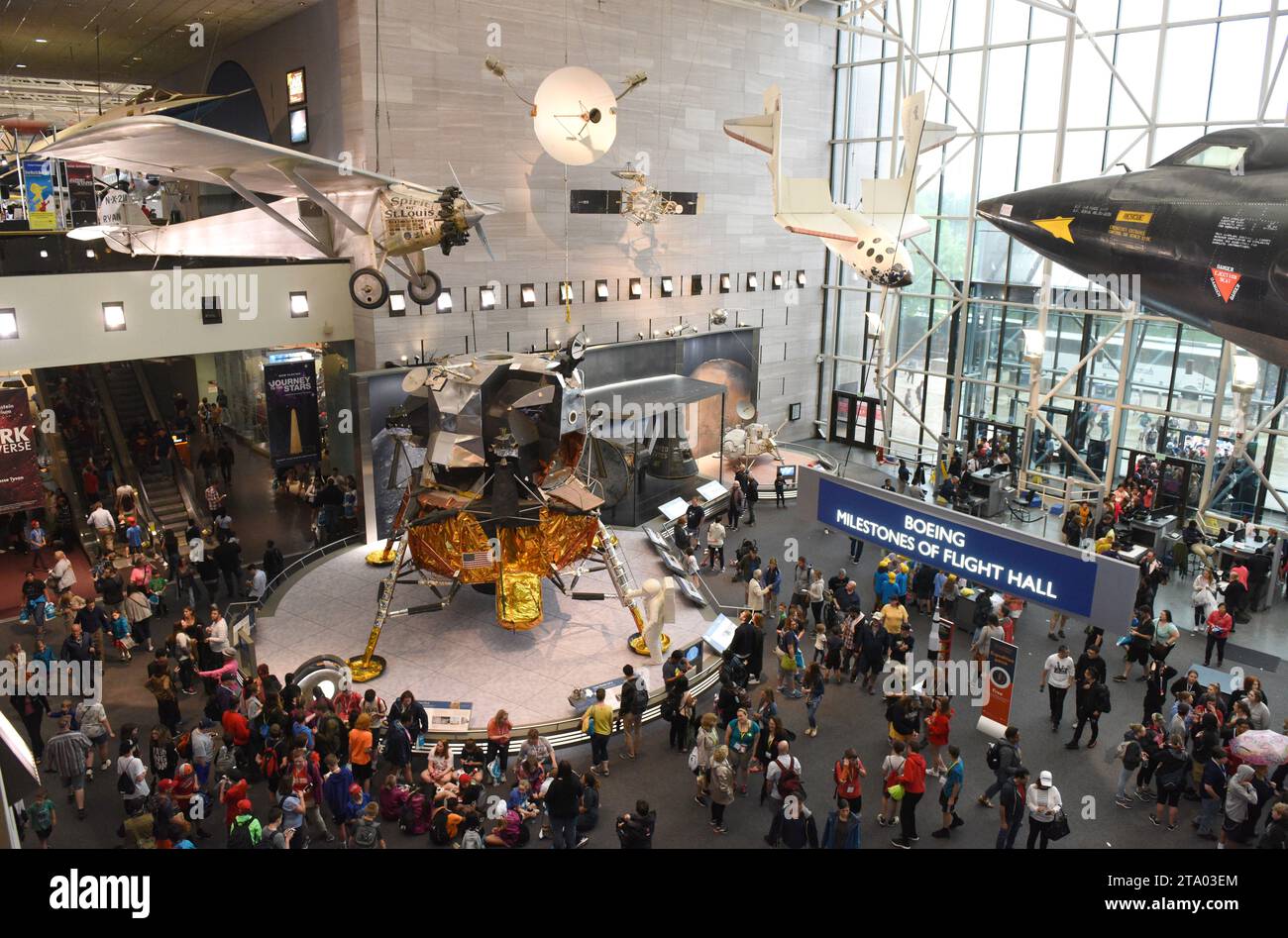 Washington, DC - 03 juin 2018 : foule de gens au Smithsonian National Air and Space Museum. Banque D'Images